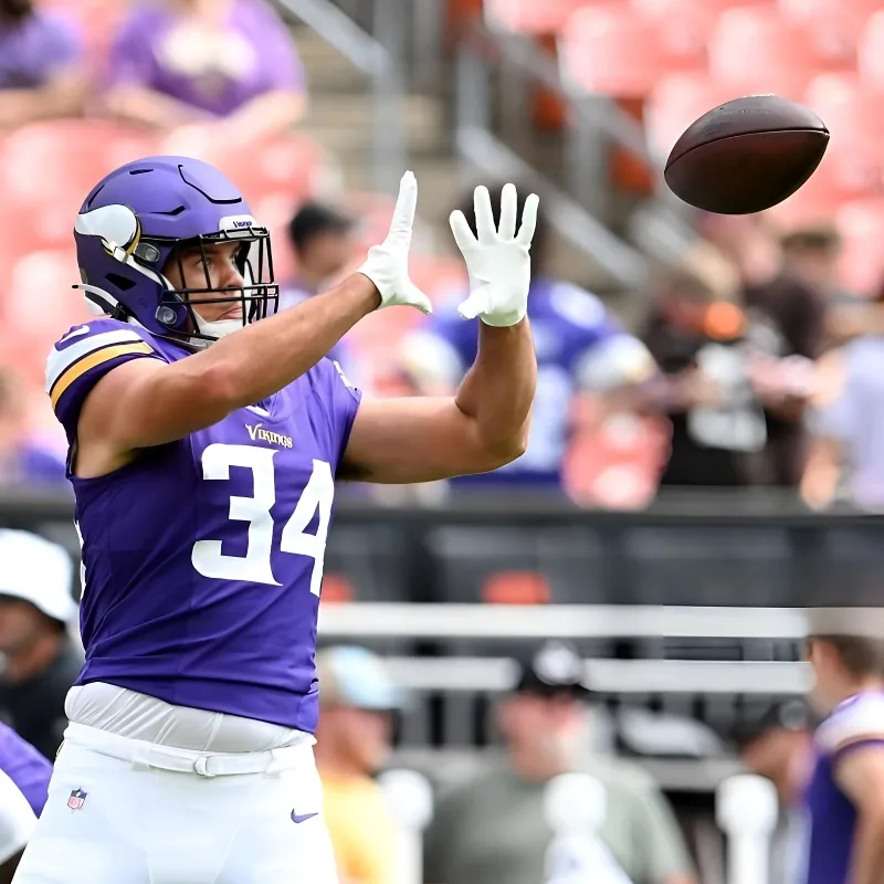 Vikings waive TE Nick Muse on his birthday