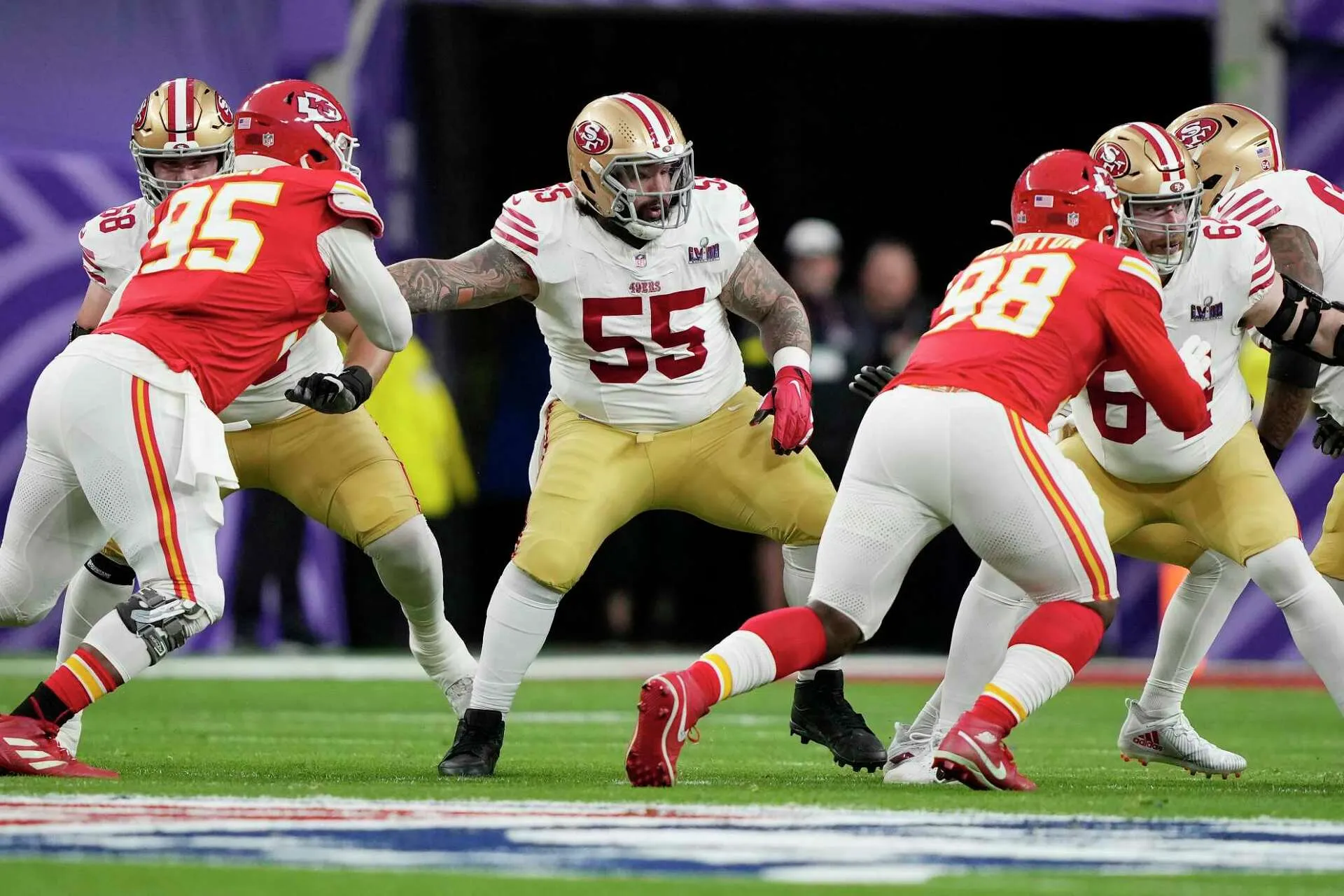 49ers Deliver Disappointing News on Veteran Offensive Lineman