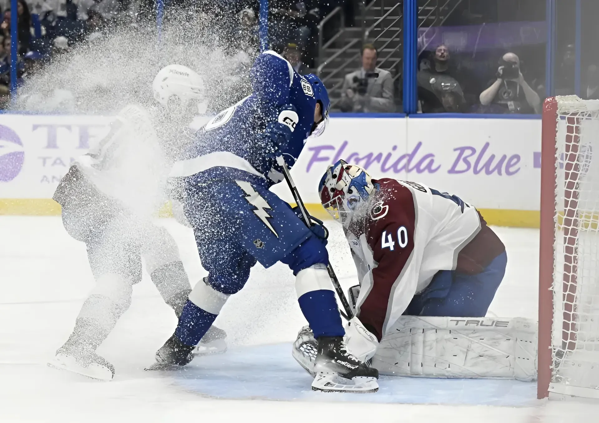 Hagel ties NHL record with 4 assists in 1st period, Lightning beat Avalanche 8-2