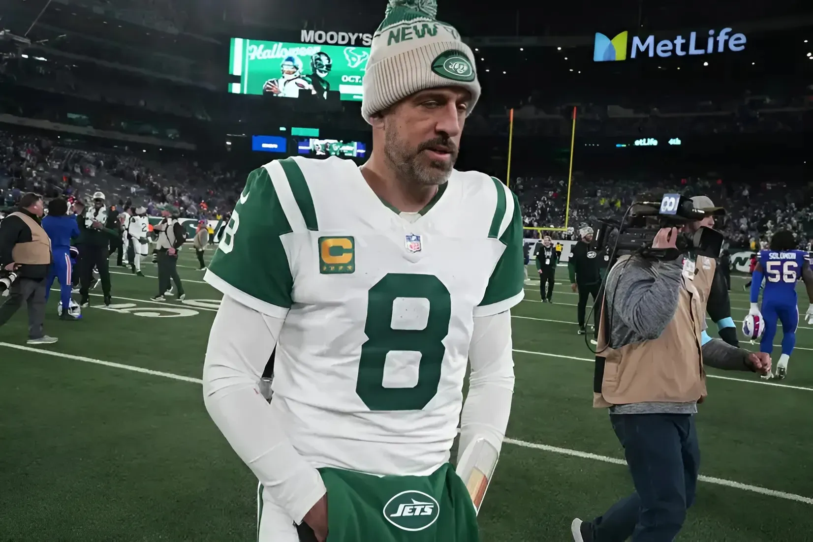 “He’s Lying” Jets’ Injury Diagnosis For Aaron Rodgers Gets Ripped Apart By Fans