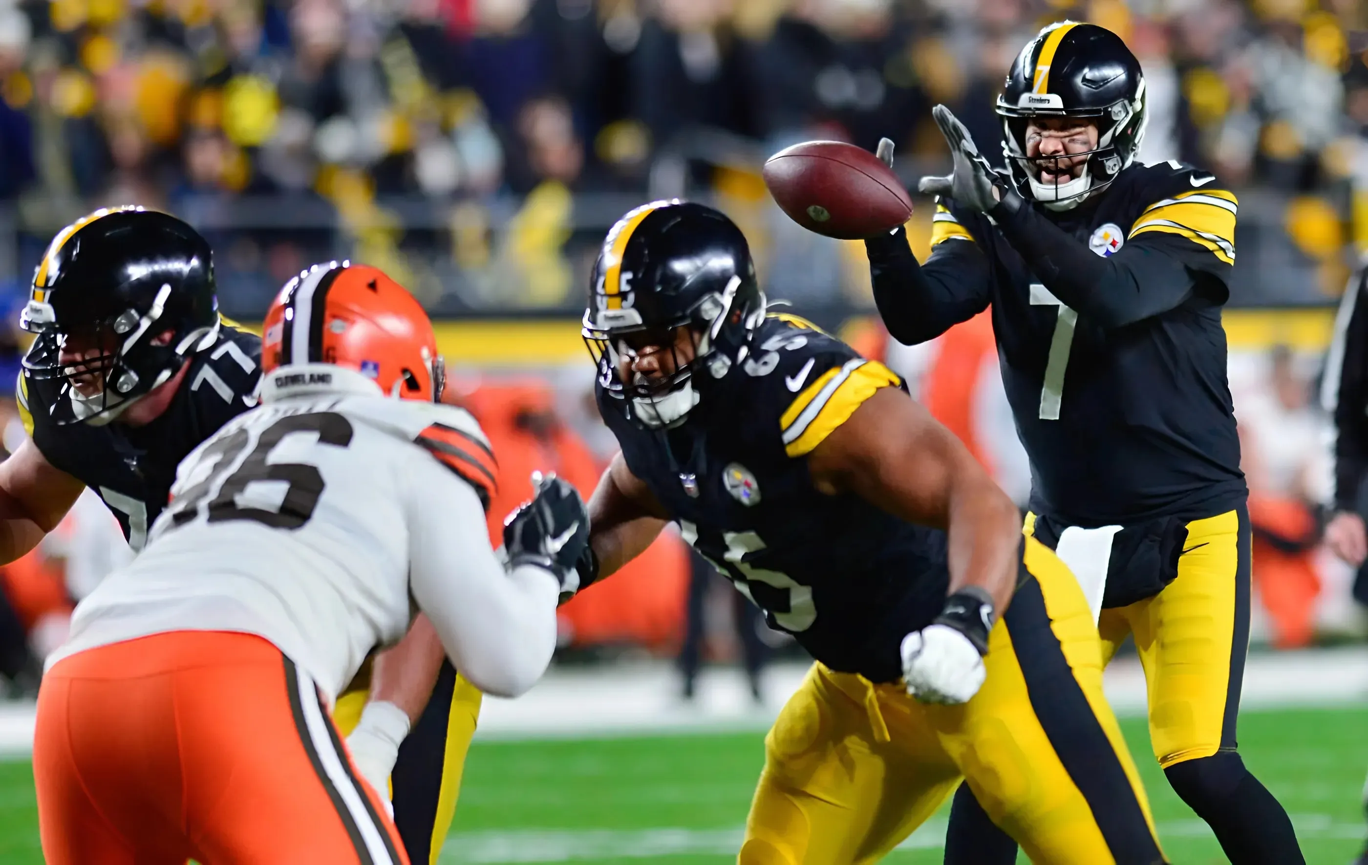 Steelers’ Dan Moore Turns Heads With Reaction to Browns Loss