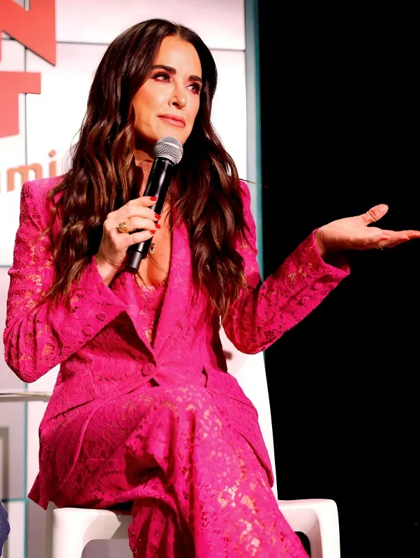 Kyle Richards Faces Fan Backlash at Bravo Fan Fest Over Evasive Response, Reacts to Sutton's Defiance, and Reveals Their Current Status - lulu