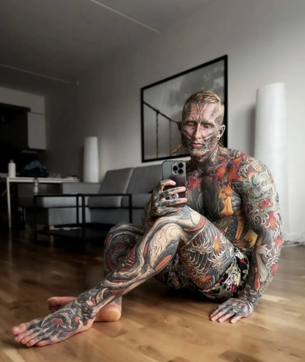 5. Tattoo addict inks 95 percent of his body, reveals what he looked like just 5 years ago