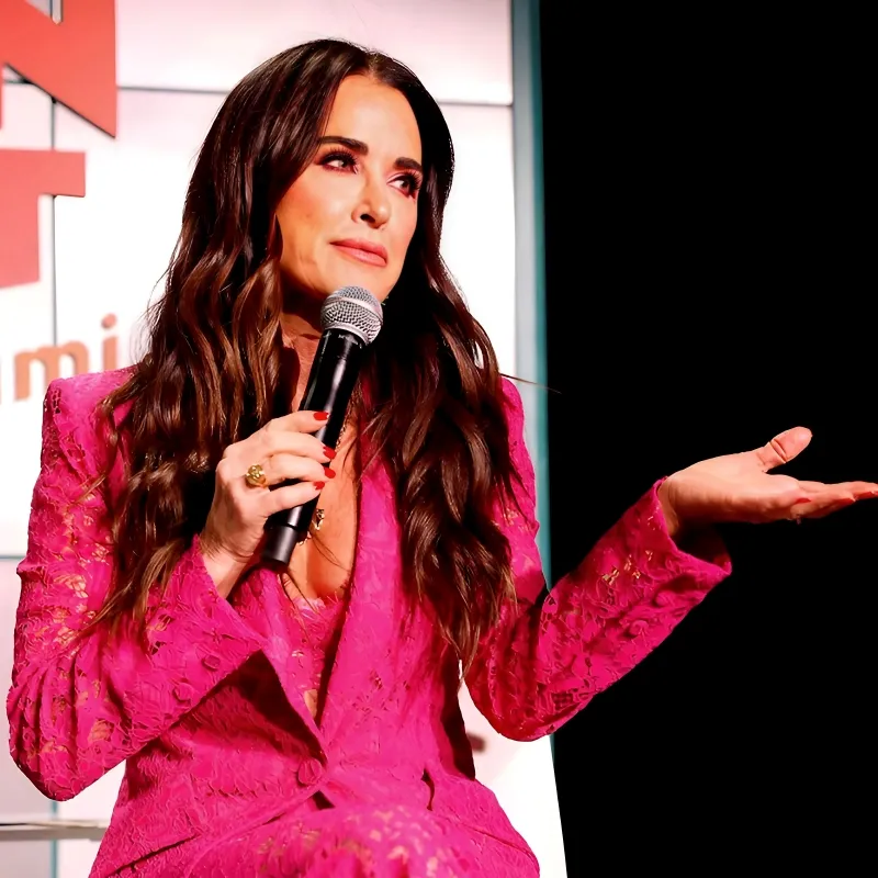 RHOBH Star Kyle Richards is Booed at Bravo Fan Fest for Dodging Question, Plus She Reacts to Sutton’s Refusal to “Bow Down” at Her Altar and Shares Where They Stand, & Live Viewing Thread