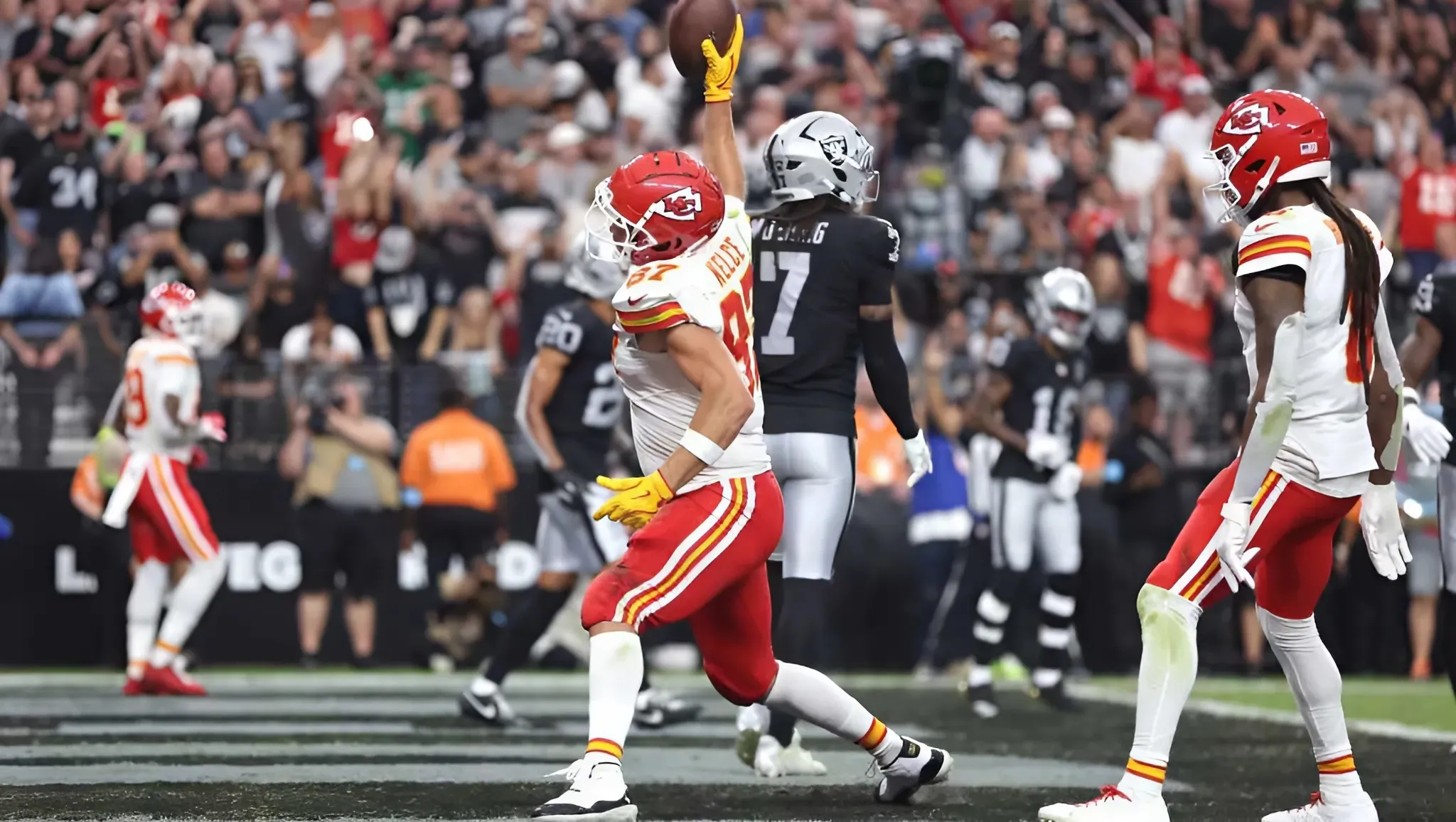 Chiefs sign kicker, offensive lineman while preparing for quick turnaround against Raiders