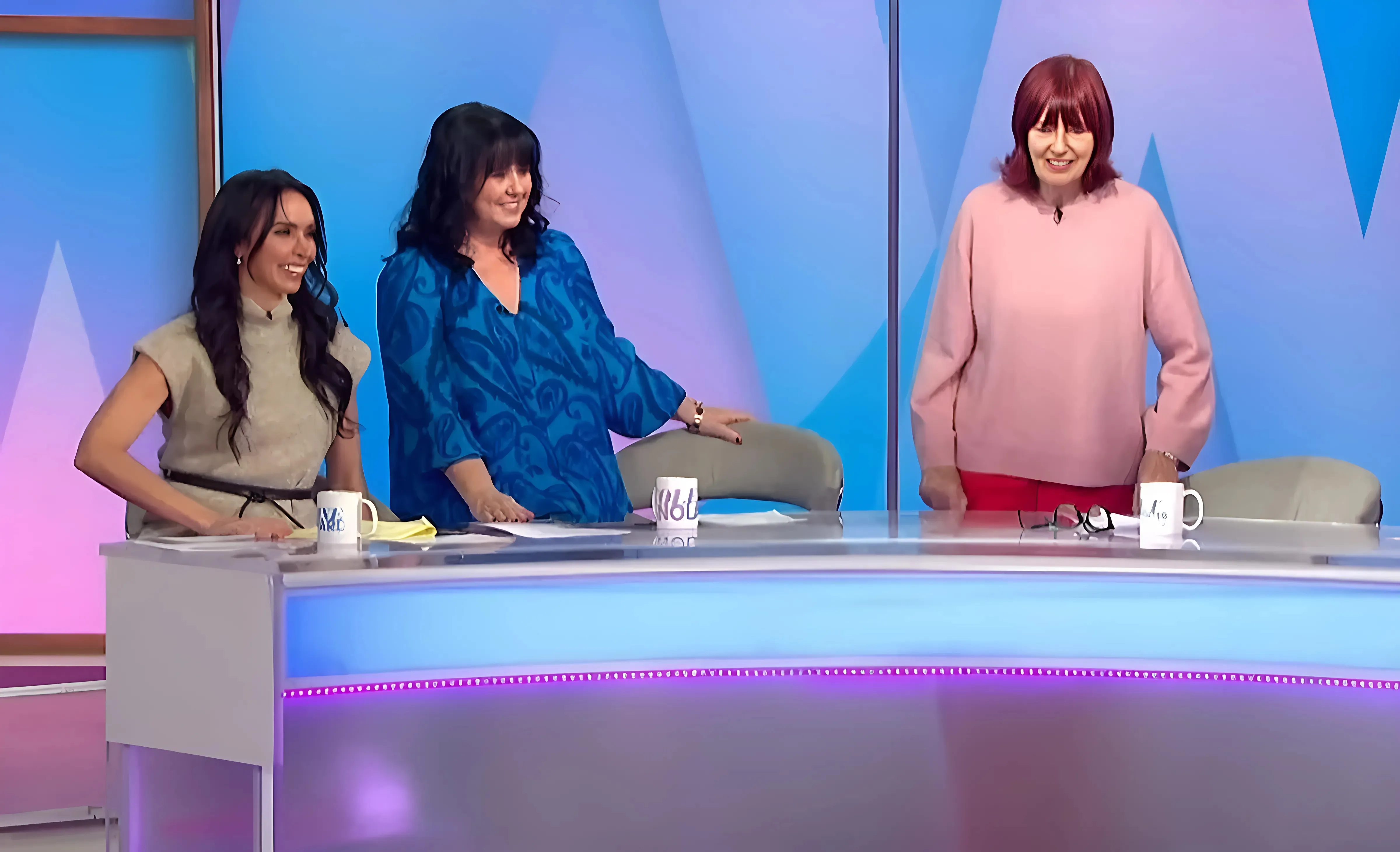 ITV Loose Women's Christine Lampard announces 'breaking news' as she pauses show trucc