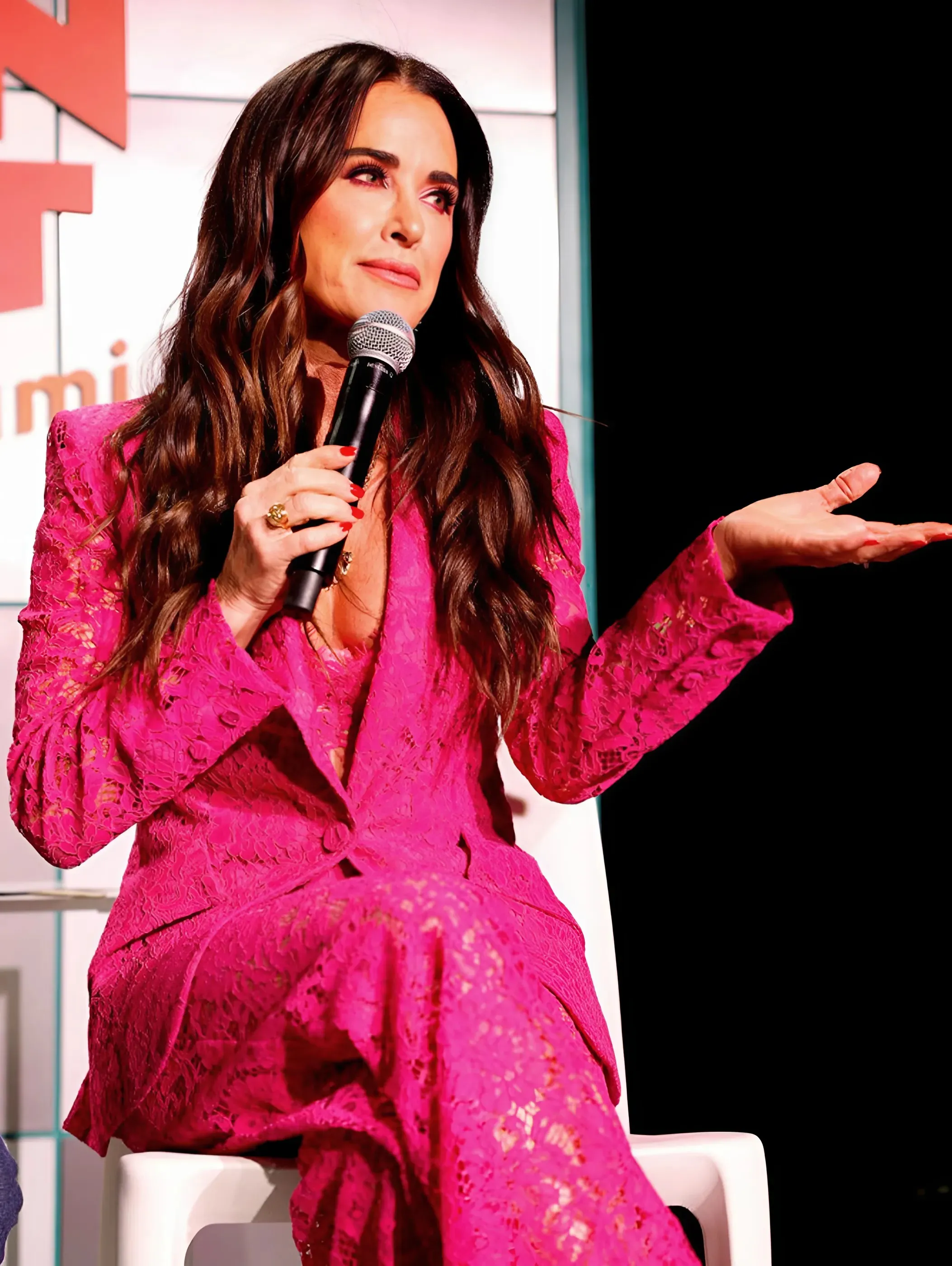 RHOBH Star Kyle Richards is Booed at Bravo Fan Fest for Dodging Question, Plus She Reacts to Sutton’s Refusal to “Bow Down” at Her Altar and Shares Where They Stand, & Live Viewing Thread