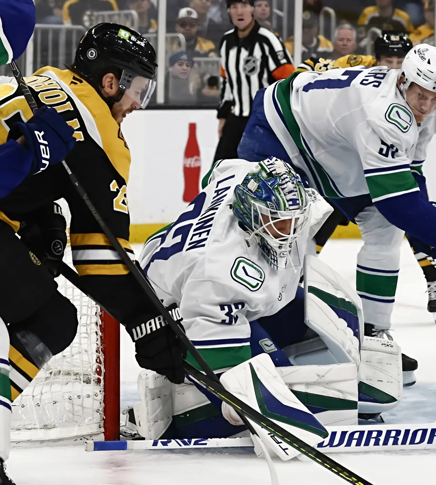 Kevin Lankinen blanks Bruins in 2-0 Canucks win