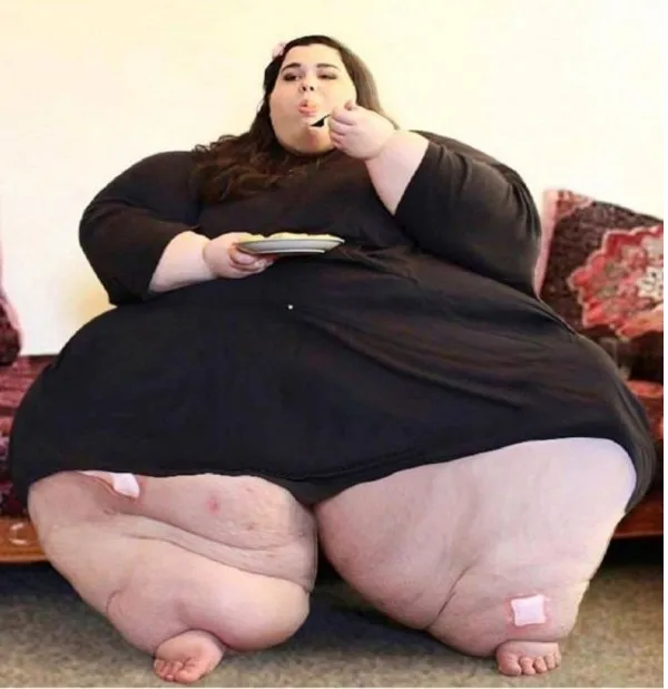 5.. From 700 Pounds to Internet Sensation: How One Woman Surpassed Models After Losing 200 Pounds!