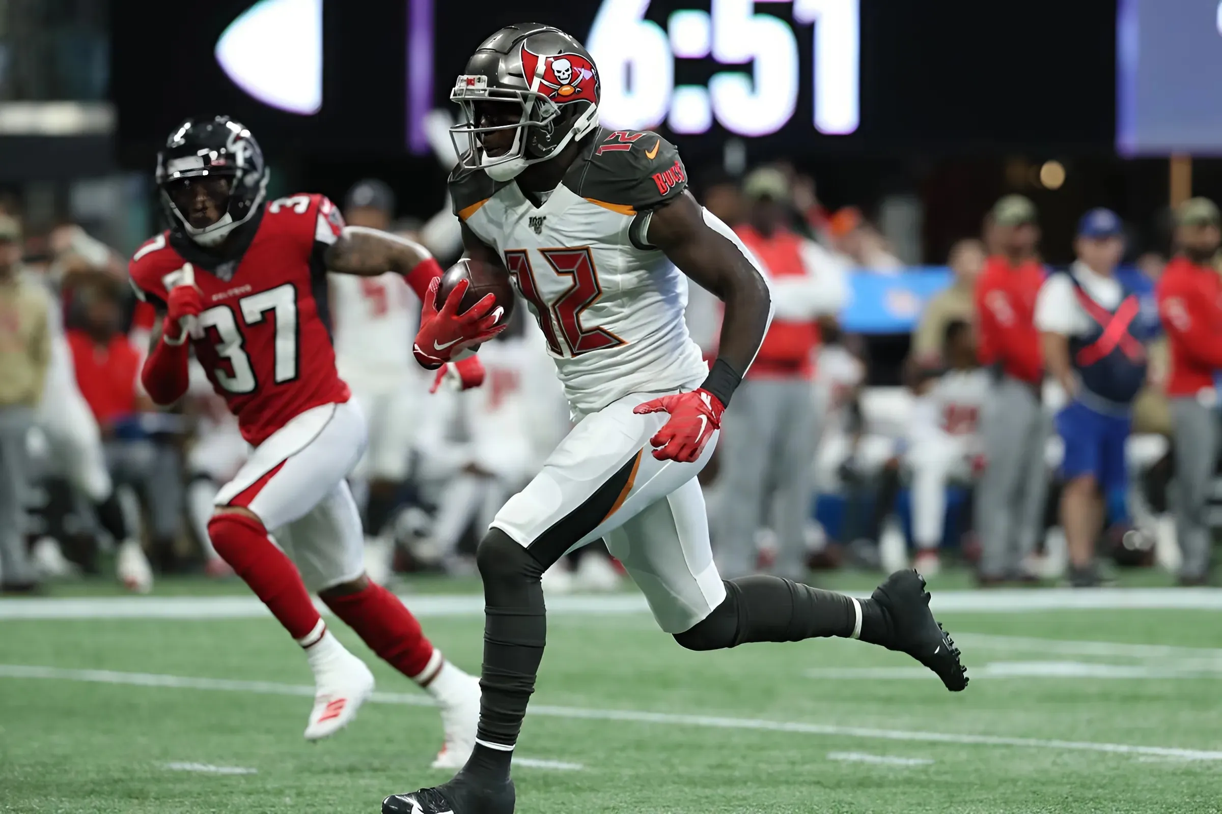 NFL insider predicts Falcons collapse, Buccaneers win NFC South