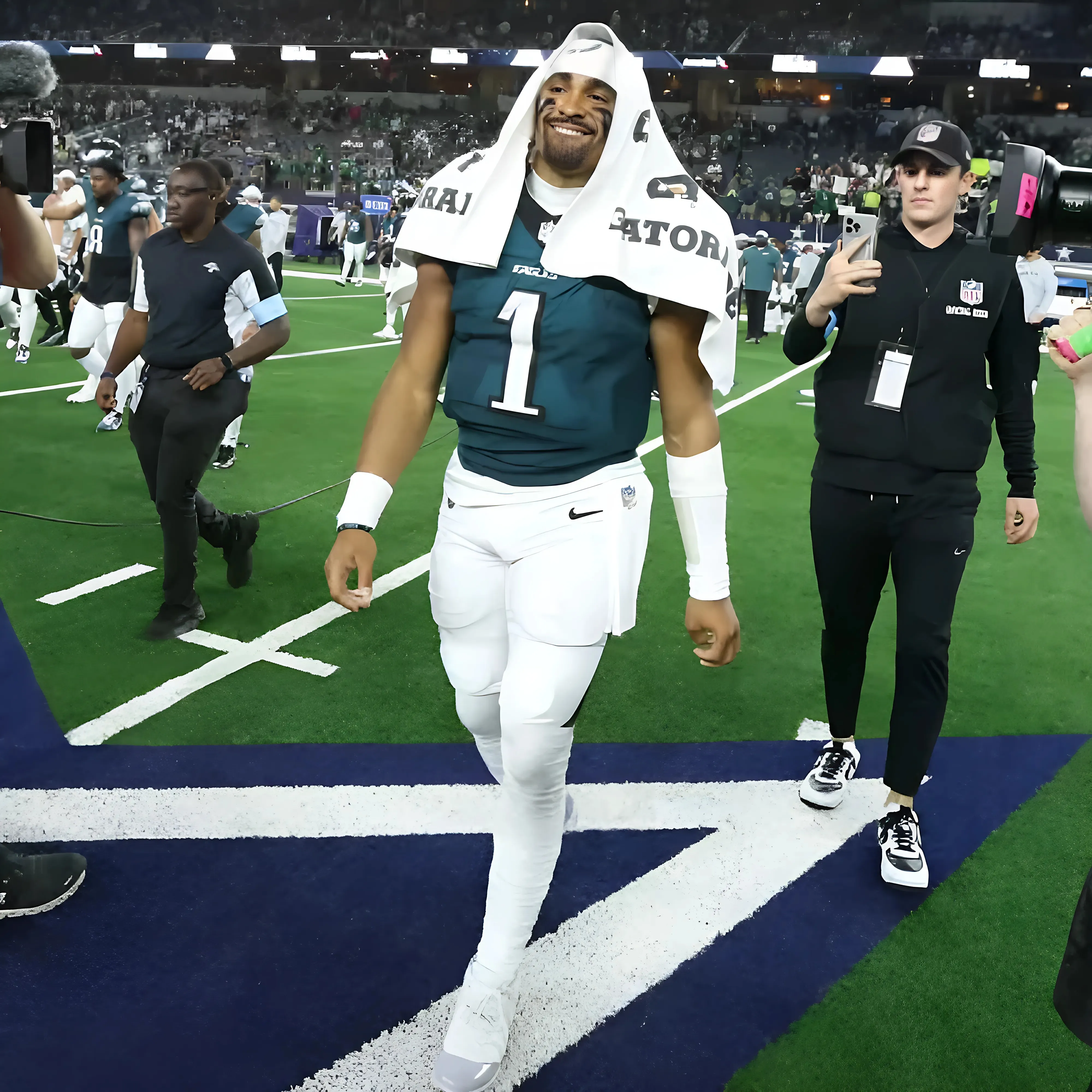 Eagles QB Jalen Hurts Fires Back At Critics With 5-Word Mic Drop - suong