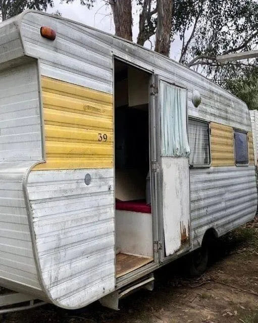 5. Good People Gave a Homeless Woman an Old Trailer, The Woman Turned It Into a Cozy House In The Middle Of The Forest!