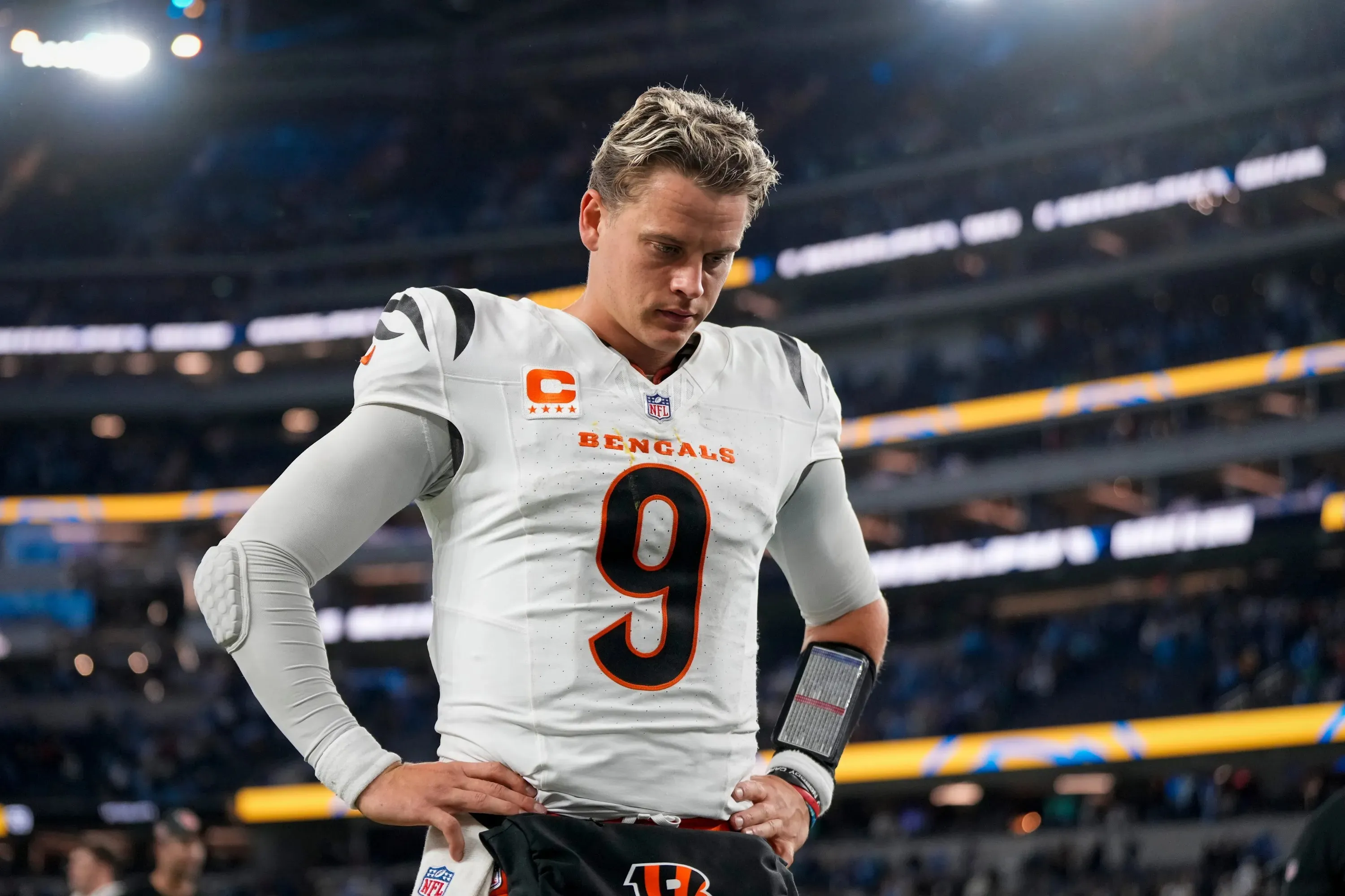 NFL world reacts to brutal Joe Burrow injury news