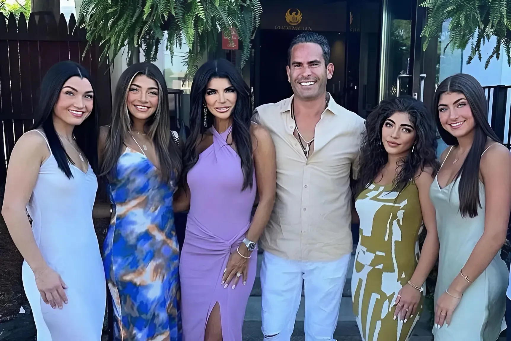 "Teresa Giudice Unveils Her Daughters' Festive Wish: A Holiday Request Rooted in Italian Tradition!"-quang