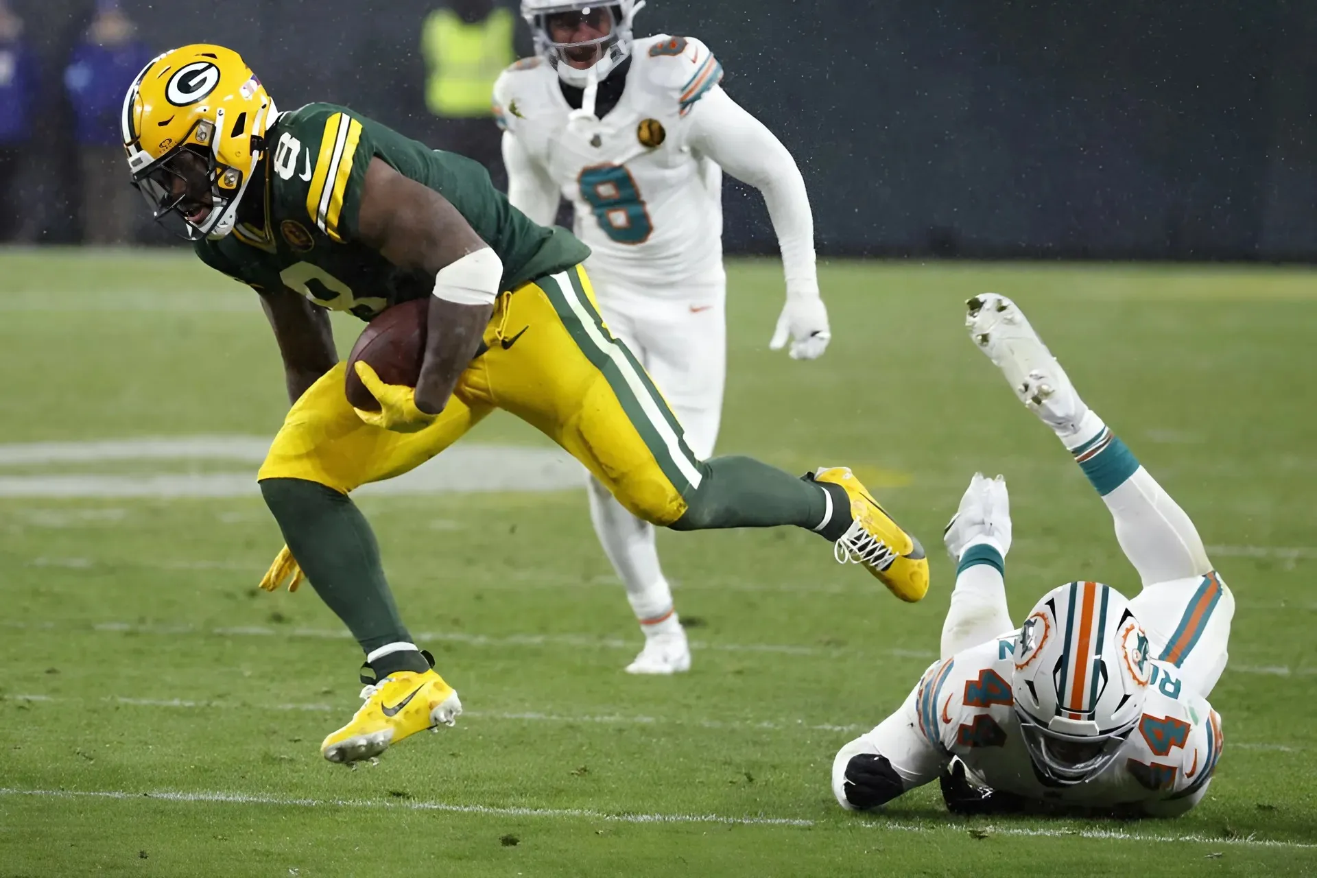 Packers hero gets Dolphins game ball after 'losing 2 partners to tragedy'