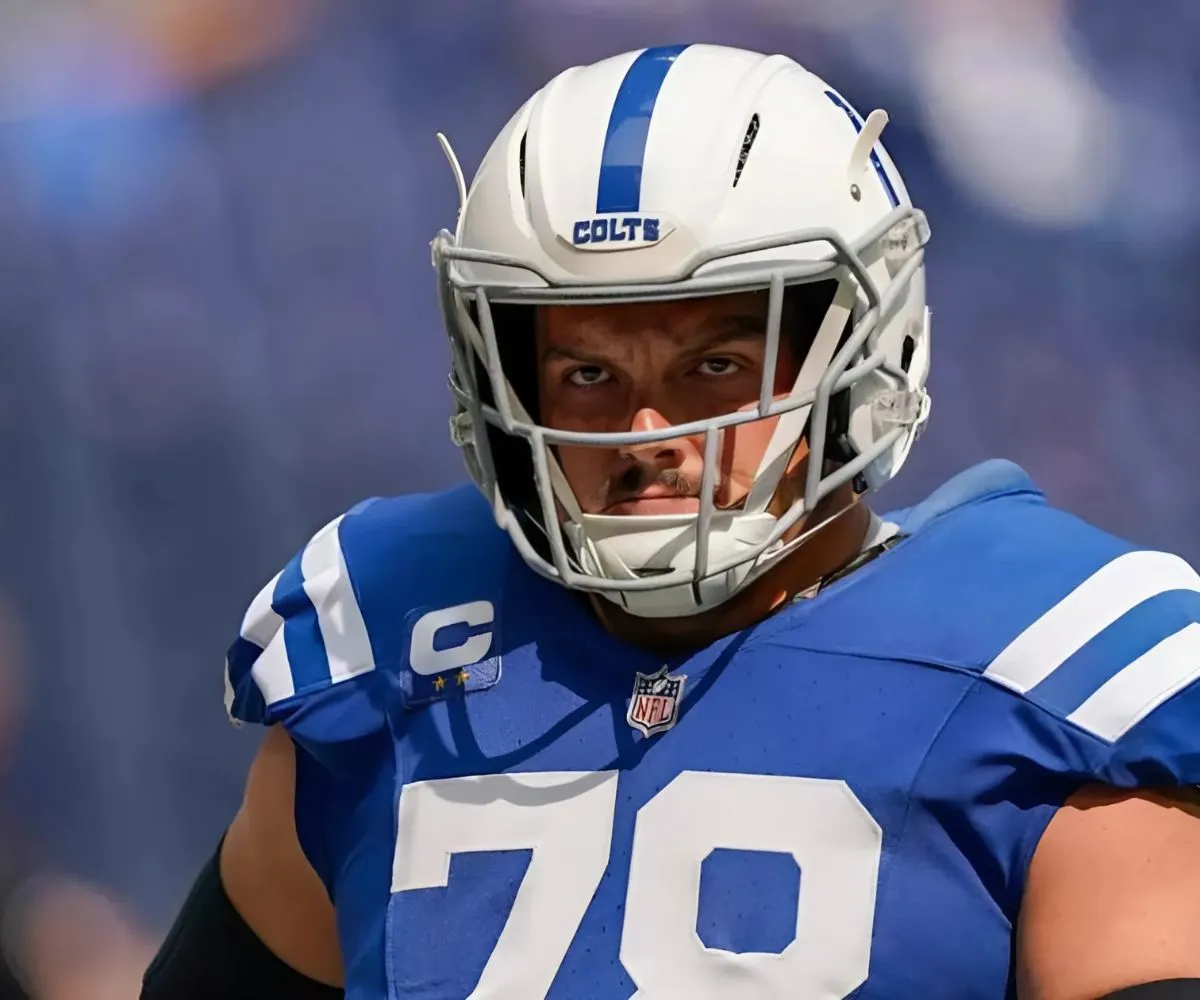 Ryan Kelly of the Colts is awarded a prestigious honor.