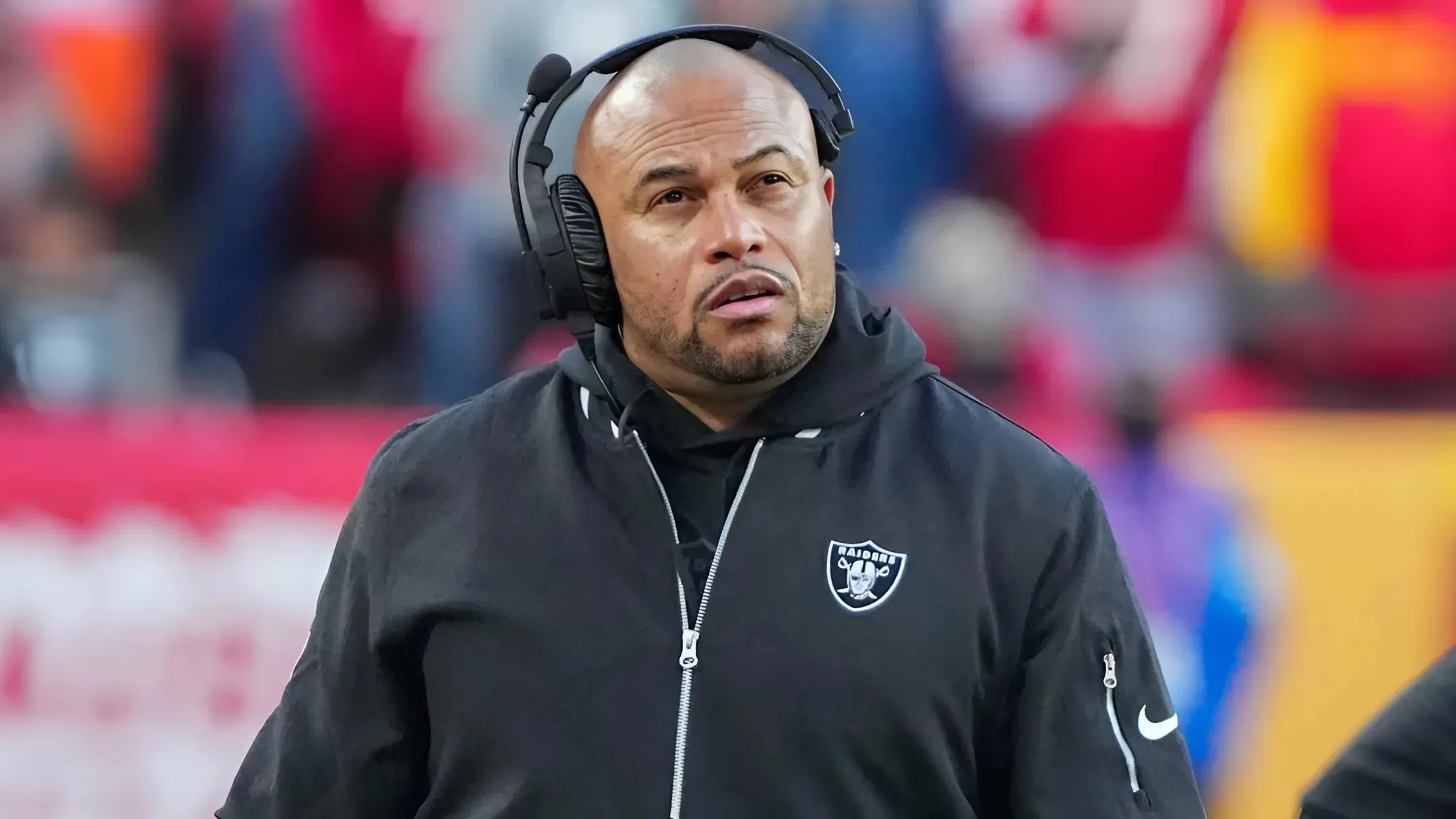 Antonio Pierce commits costly late-game coaching blunder in Raiders loss