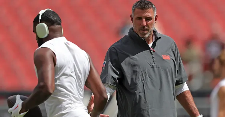 Mike Vrabel Willing to Talk to Jets About HC Job, With One Caveat