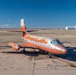 P1. Elvis Presley’s 1962 private jet has finally been sold, and the interior is breathtaking