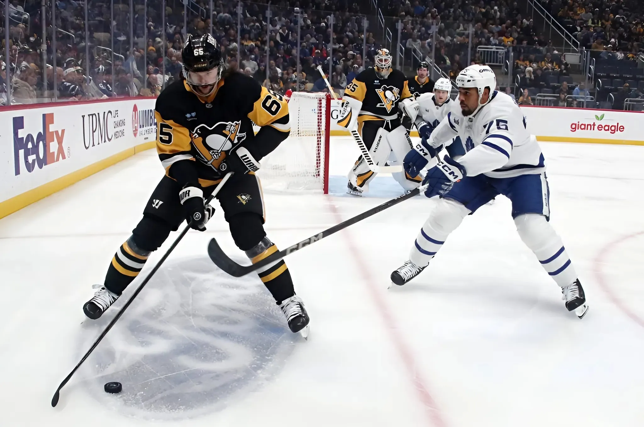 Penguins edge past Maple Leafs with Michael Bunting’s goal in the 3rd period