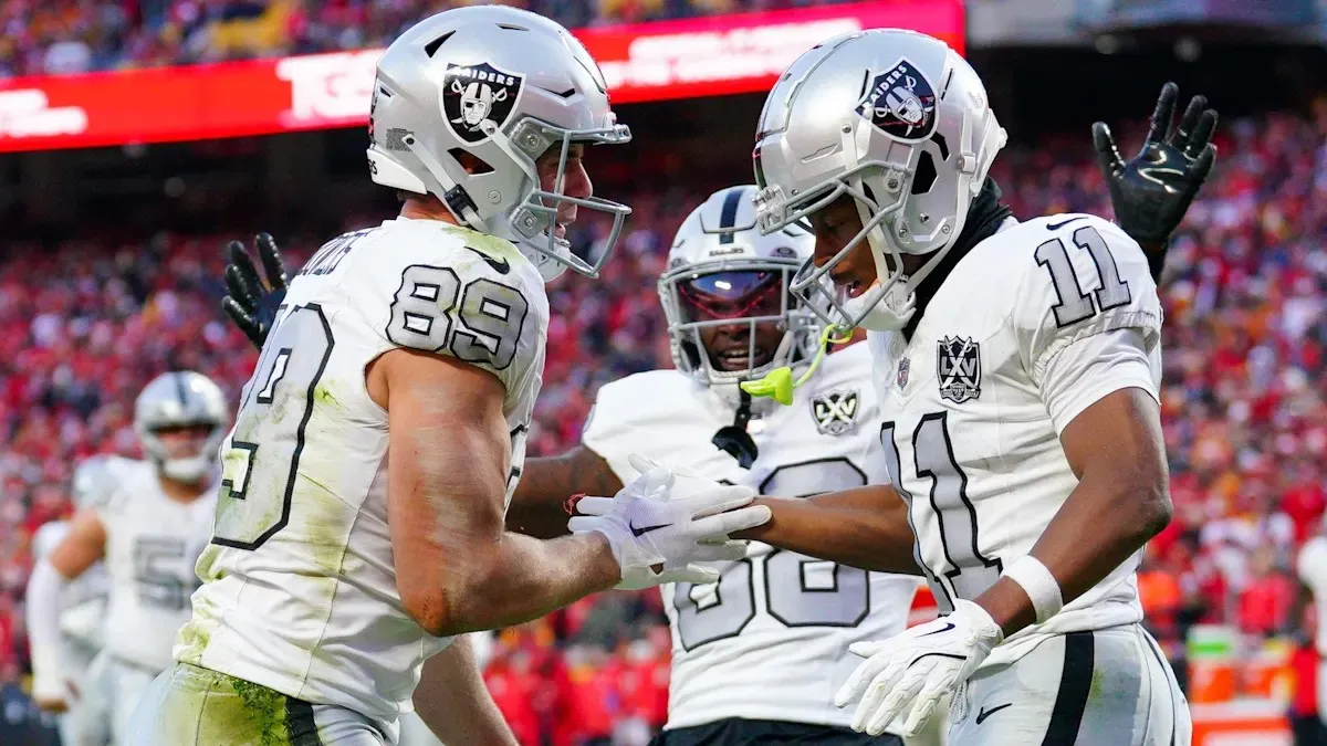 Raiders ‘still believe’ after 9th straight loss and another crushing injury