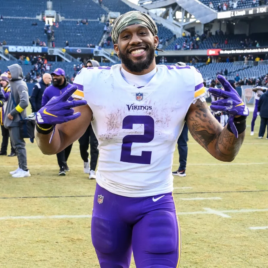 Vikings Player S.l.a.ms Lions in 6-Word Message