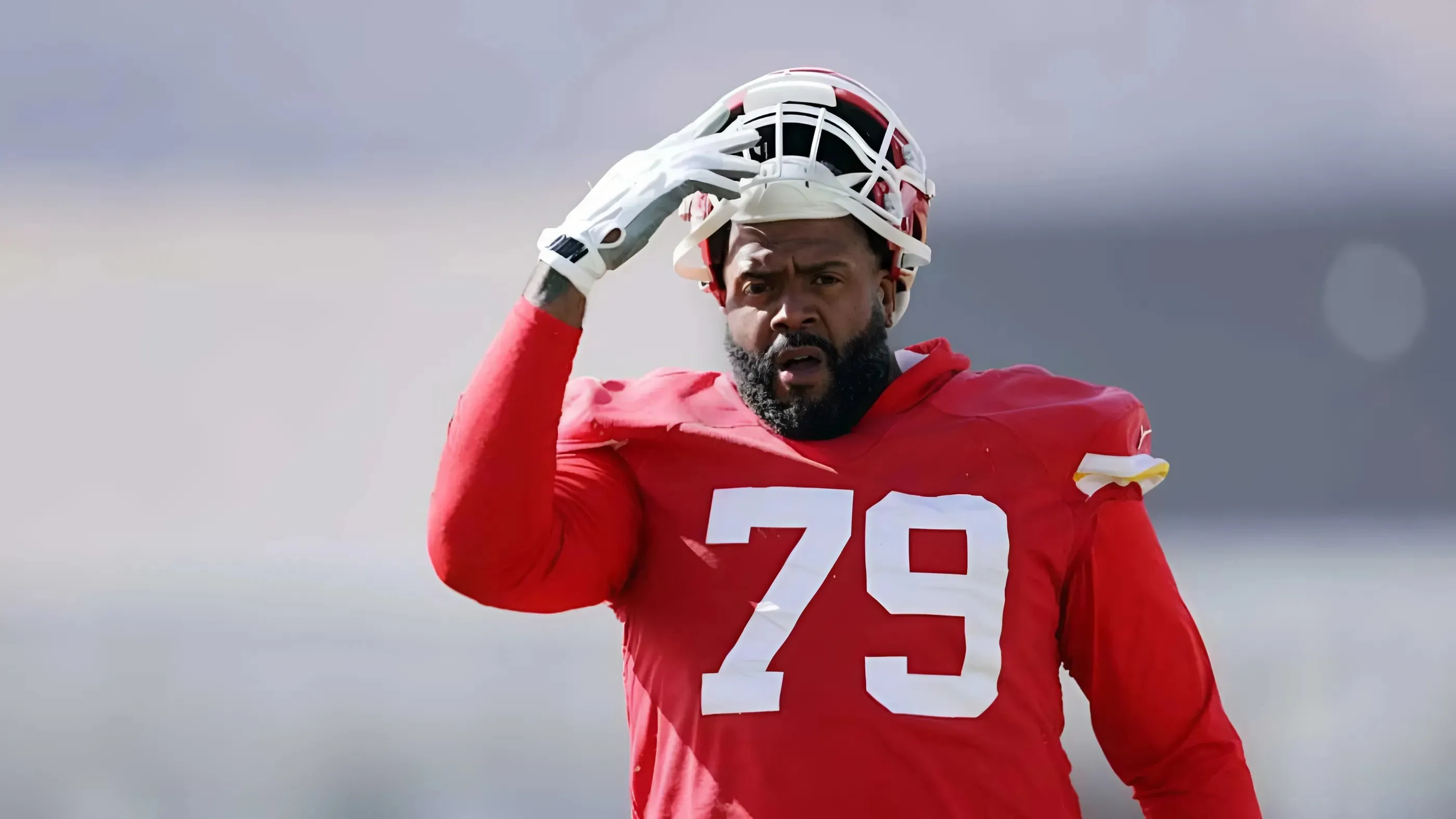 Former Chiefs tackle sends clear message he's ready to play football again