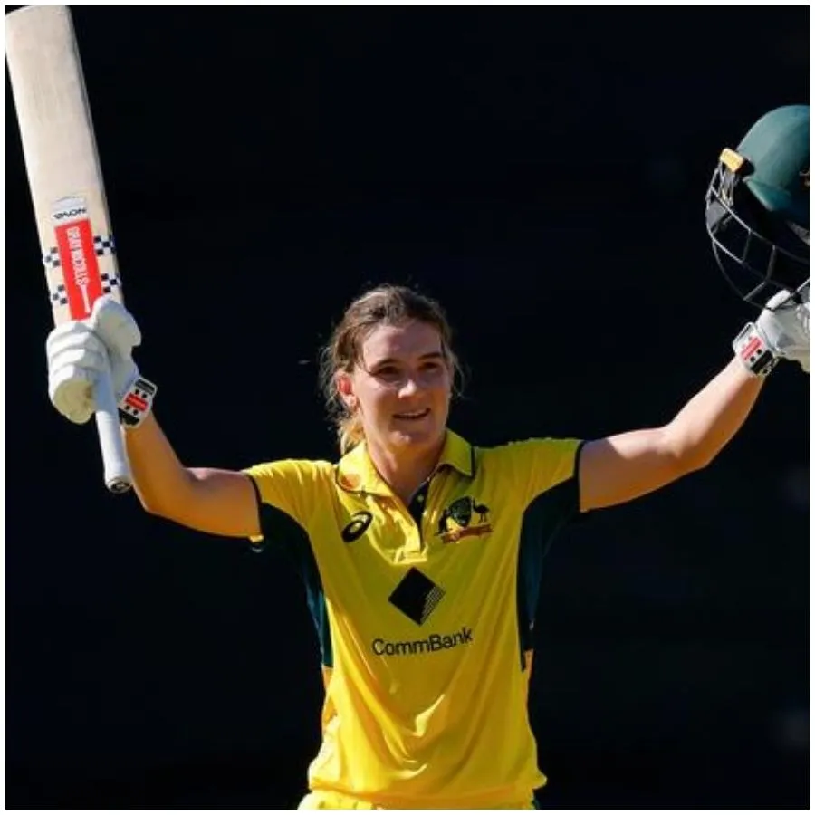 Aussie star smacks century in rescue mission as WACA love affair continues