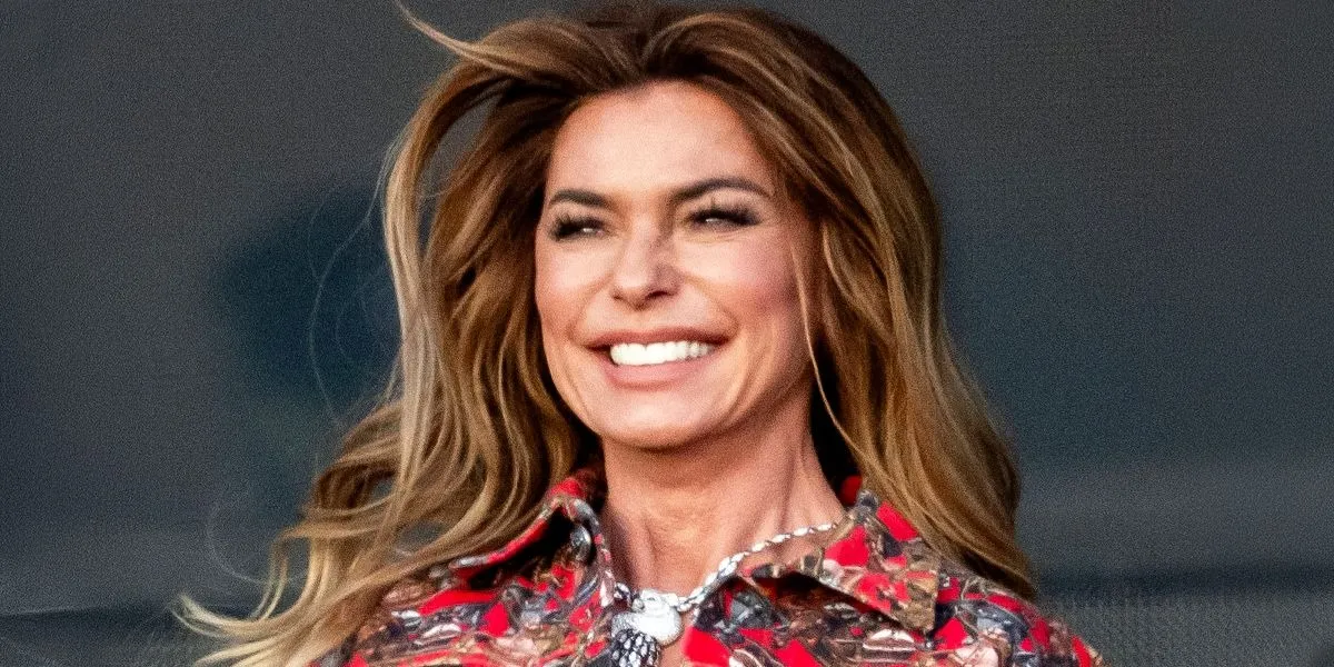 9. Fans React to Shania Twain, 59, Wearing a 'Diaper' During Her Recent Performance