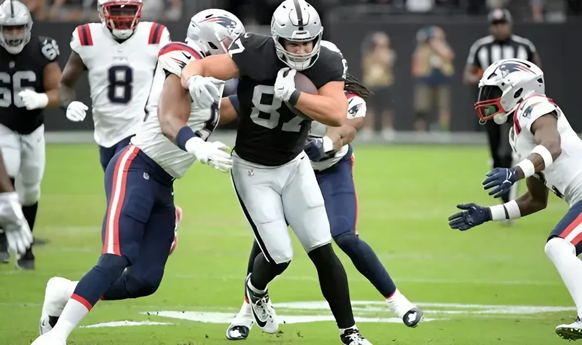 Raiders TE Michael Mayer Is Doing Everything That Doesn’t Show Up On The Stat Sheet