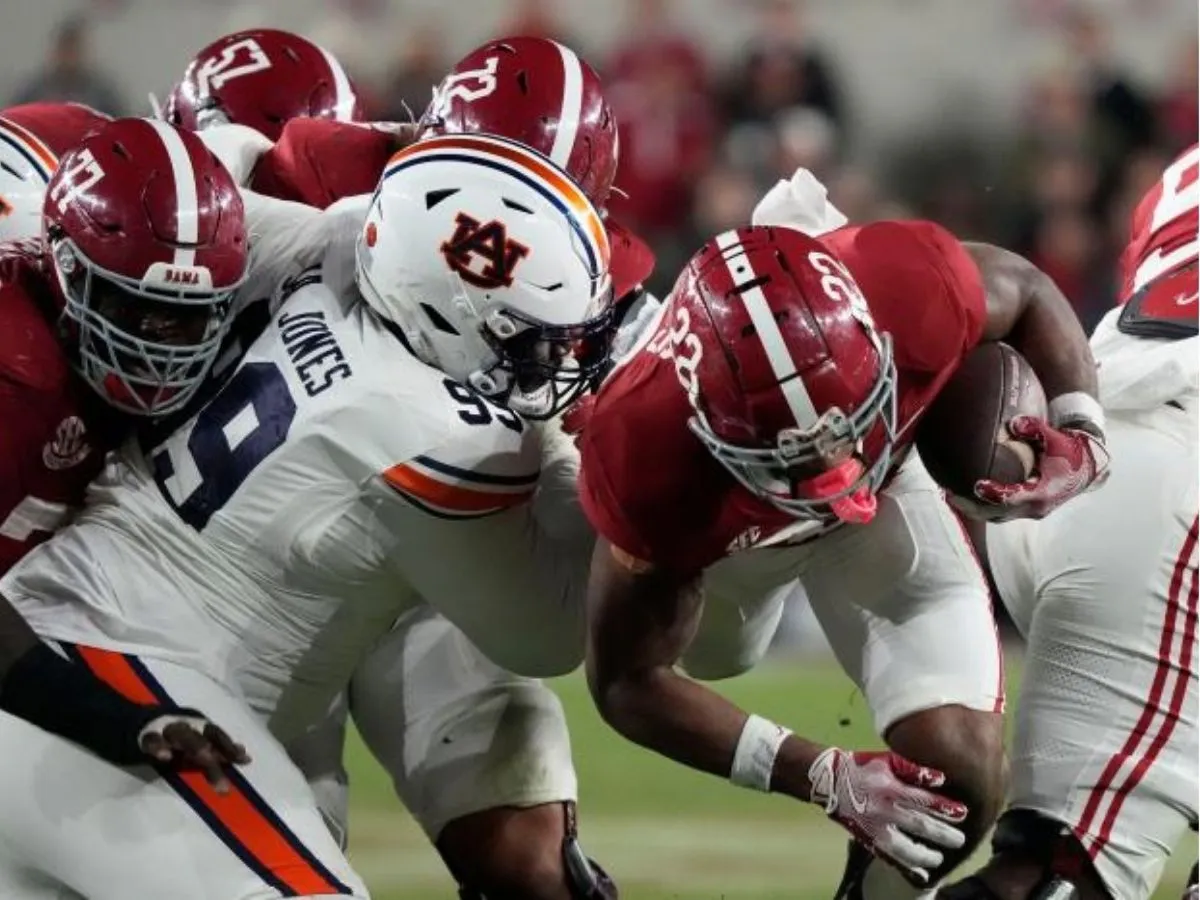 Alabama football running back entering transfer portal