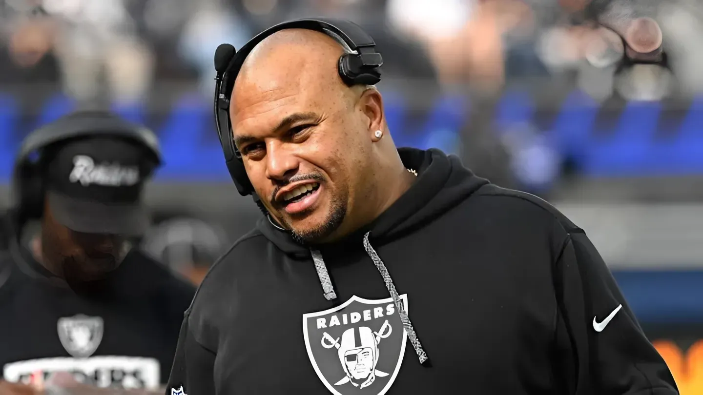 Raiders ‘Make a Lot of Sense’ for Highly-Touted HC as Antonio Pierce Replacement