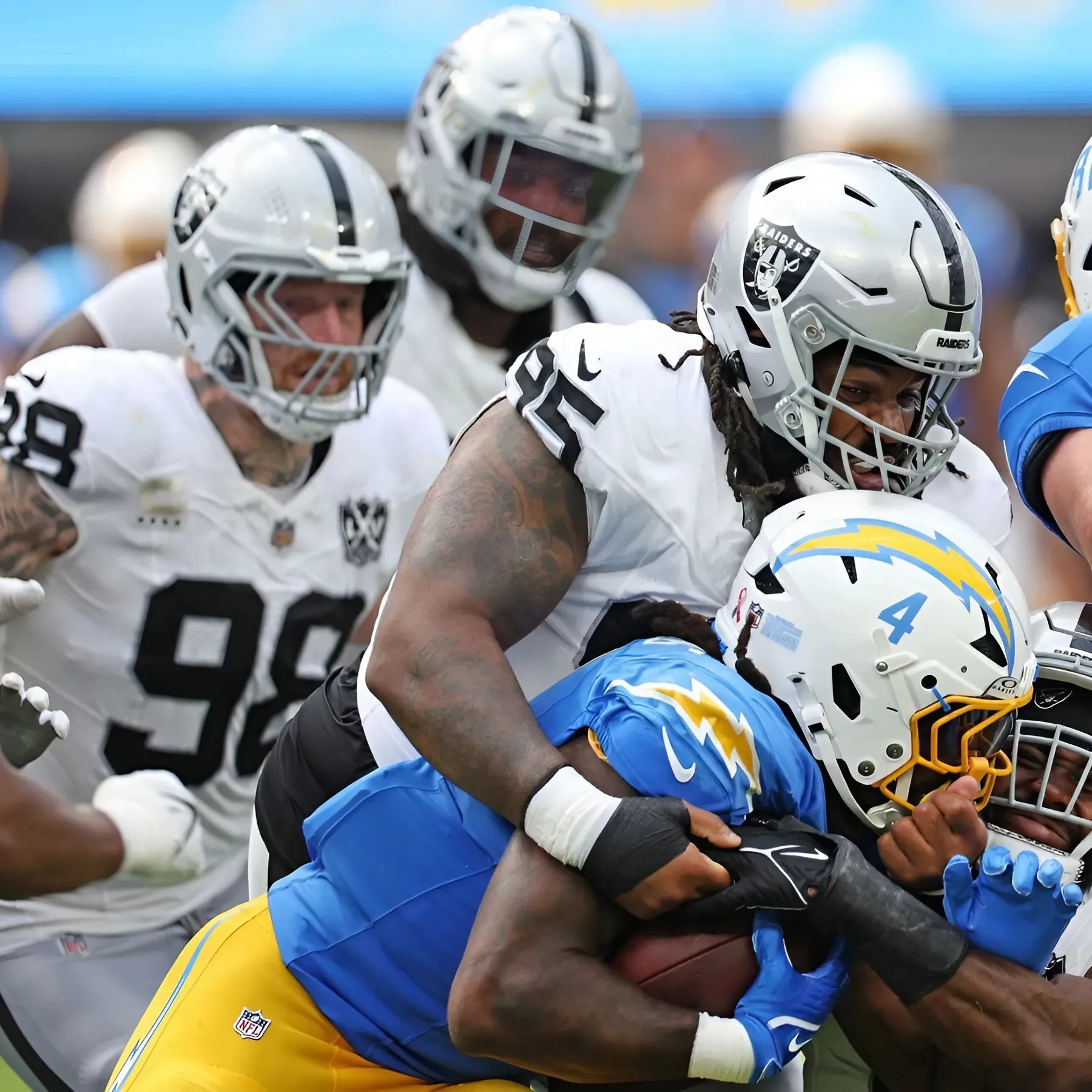 How the Raiders Are Still Working Out Problematic Issues on OL