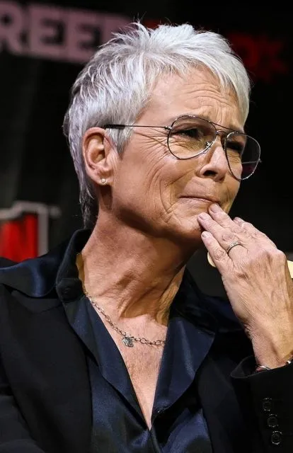 P1. Jamie Lee Curtis overwhelmed with grief makes the heart-wrenching announcement