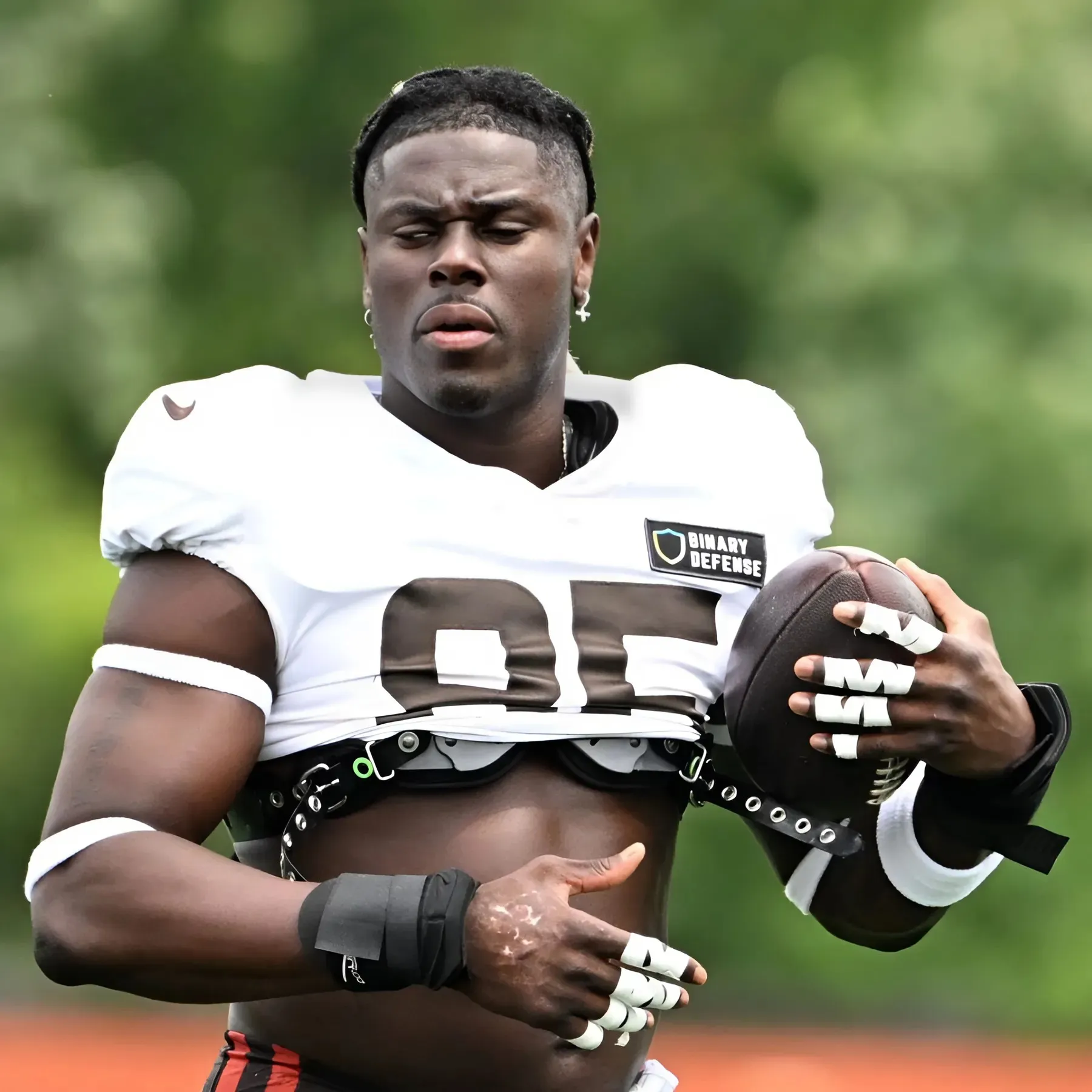 Browns get important David Njoku injury update for Chiefs clash