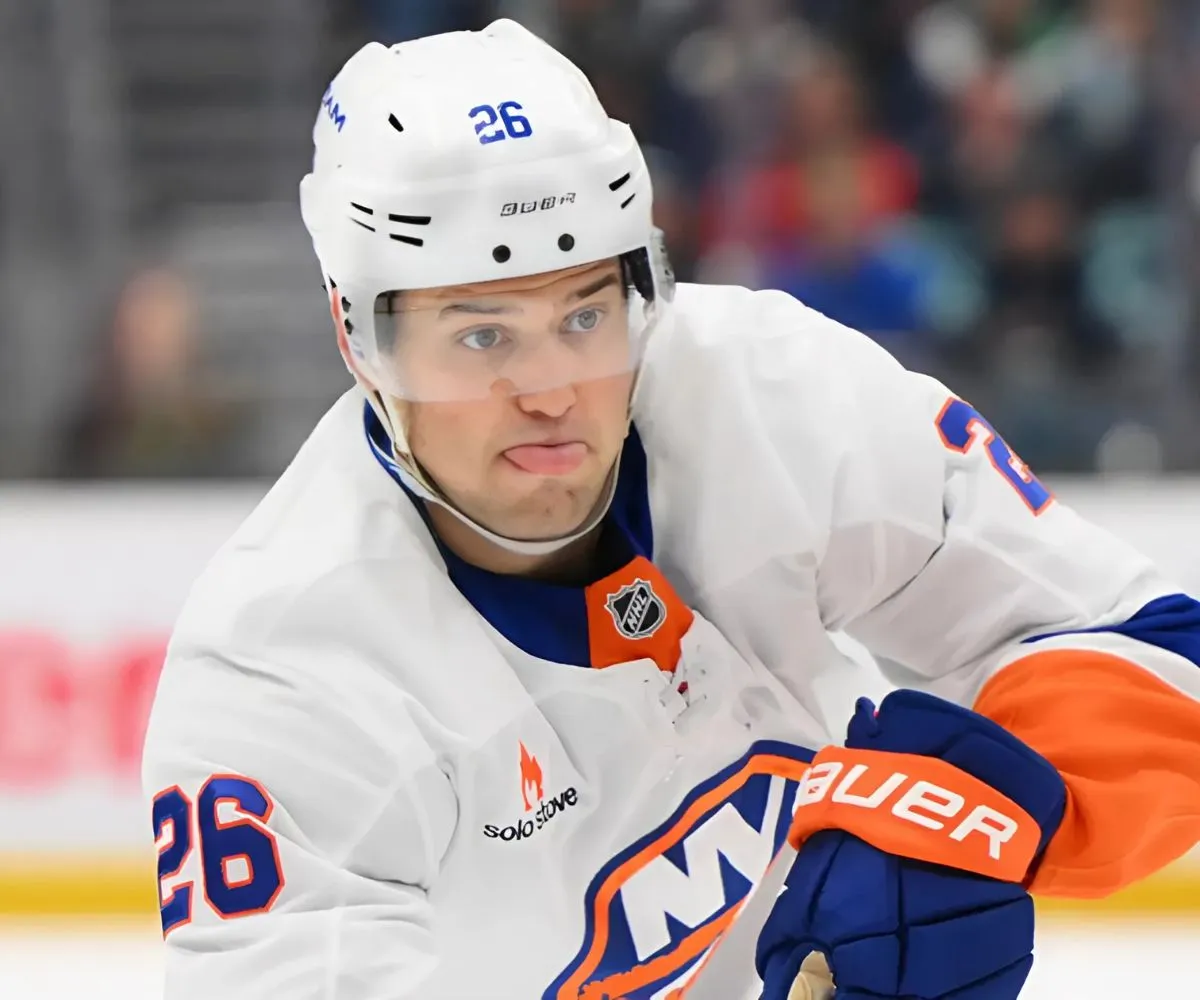 Bruins claim former first-round pick off waivers from Islanders