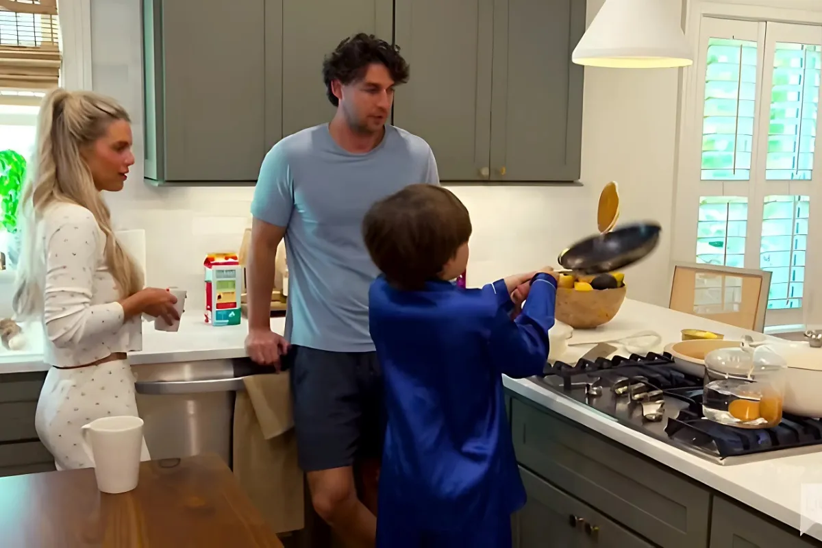 Madison Thanks Fans For Their Support After Brett Randle's Cancer Diagnosis While Hudson Makes Blueberry Pancakes It's hard to watch - they're such a picture perfect family 🥺  - lulu