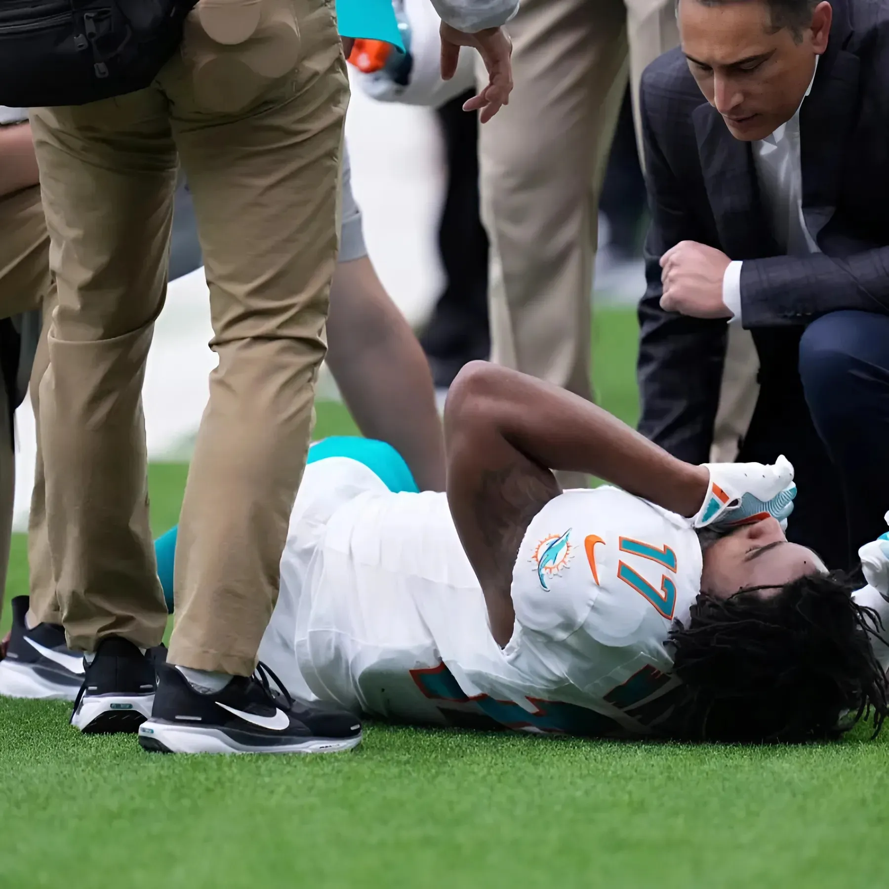 Dolphins' Jaylen Waddle drops 'super frustrated' reaction to knee injury