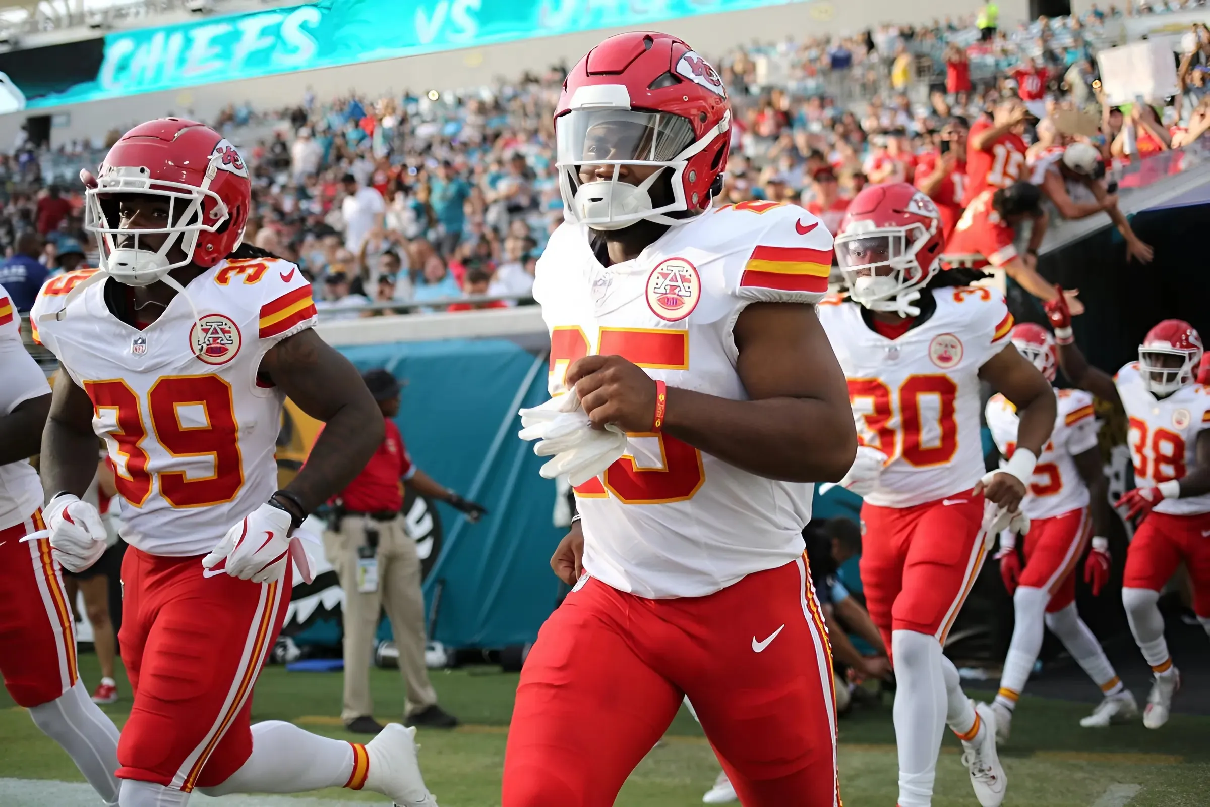 Chiefs RB Clyde Edwards-Helaire Addresses ‘KC’ Publicly Amid News of Release