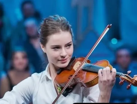 5. This woman stuns AGT judges with violin and angelic voice