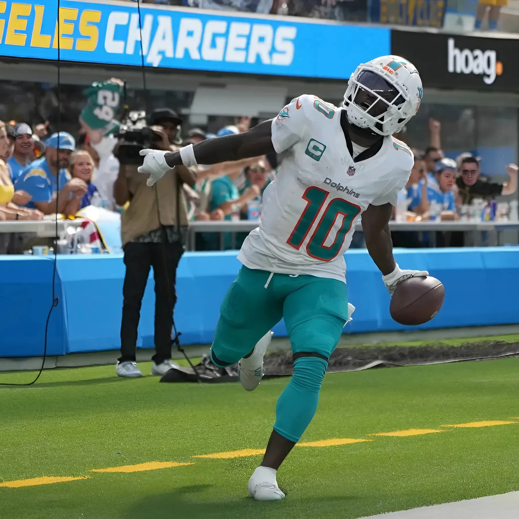 Dolphins' Tyreek Hill clarifies cryptic social media post