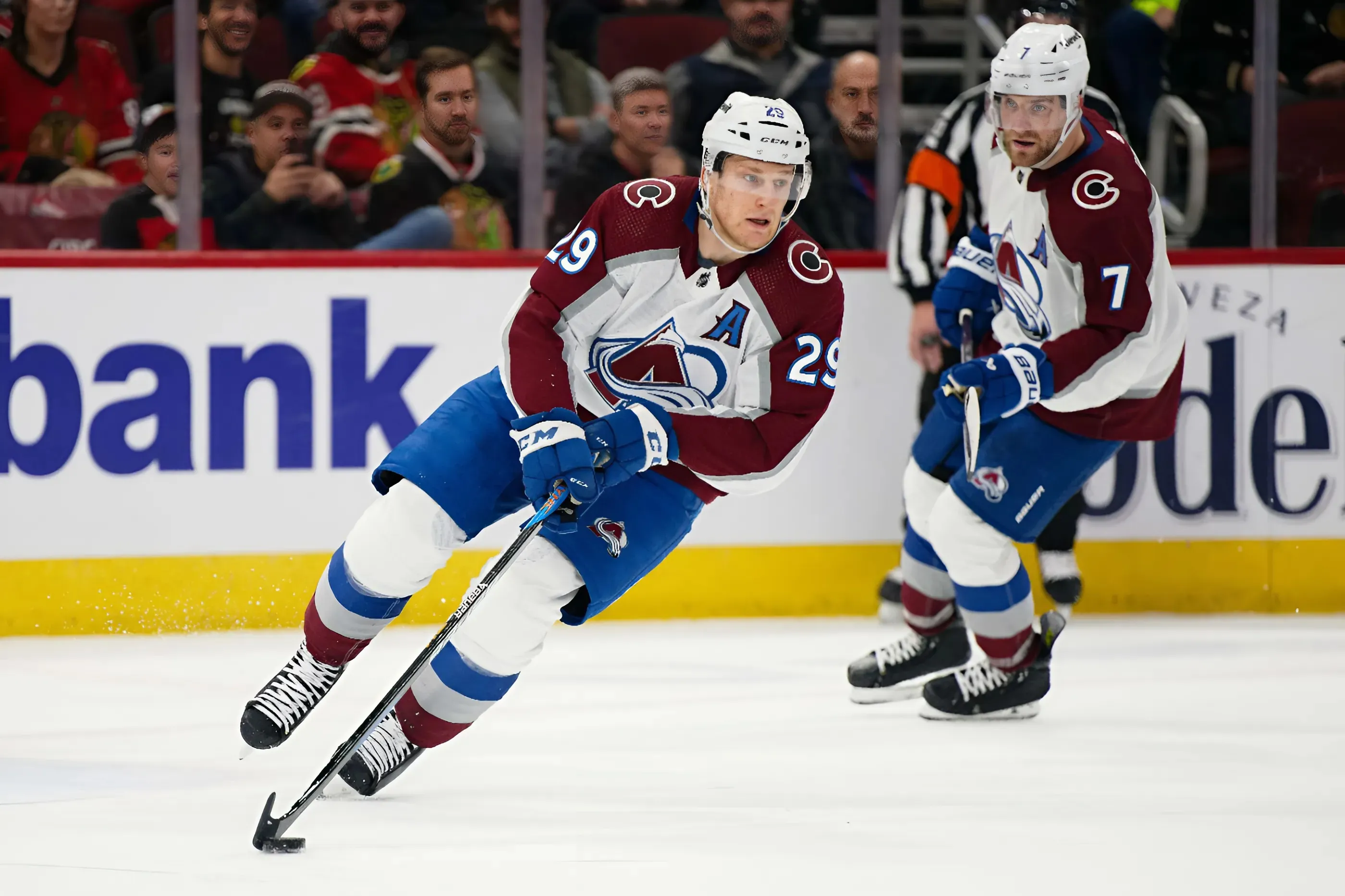 Nathan MacKinnon's 3-point outing lifts Avalanche past Ducks