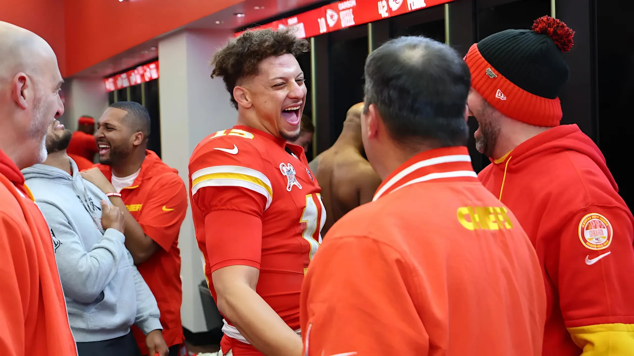 Patrick Mahomes Sends 3-Word Message After Overcoming Ankle Injury vs. Texans