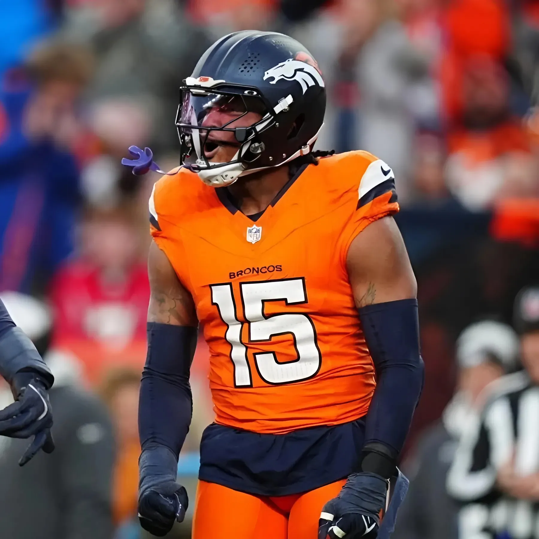 Broncos OLB Nik Bonitto Staying Positive After Being Shut Out in L.A.