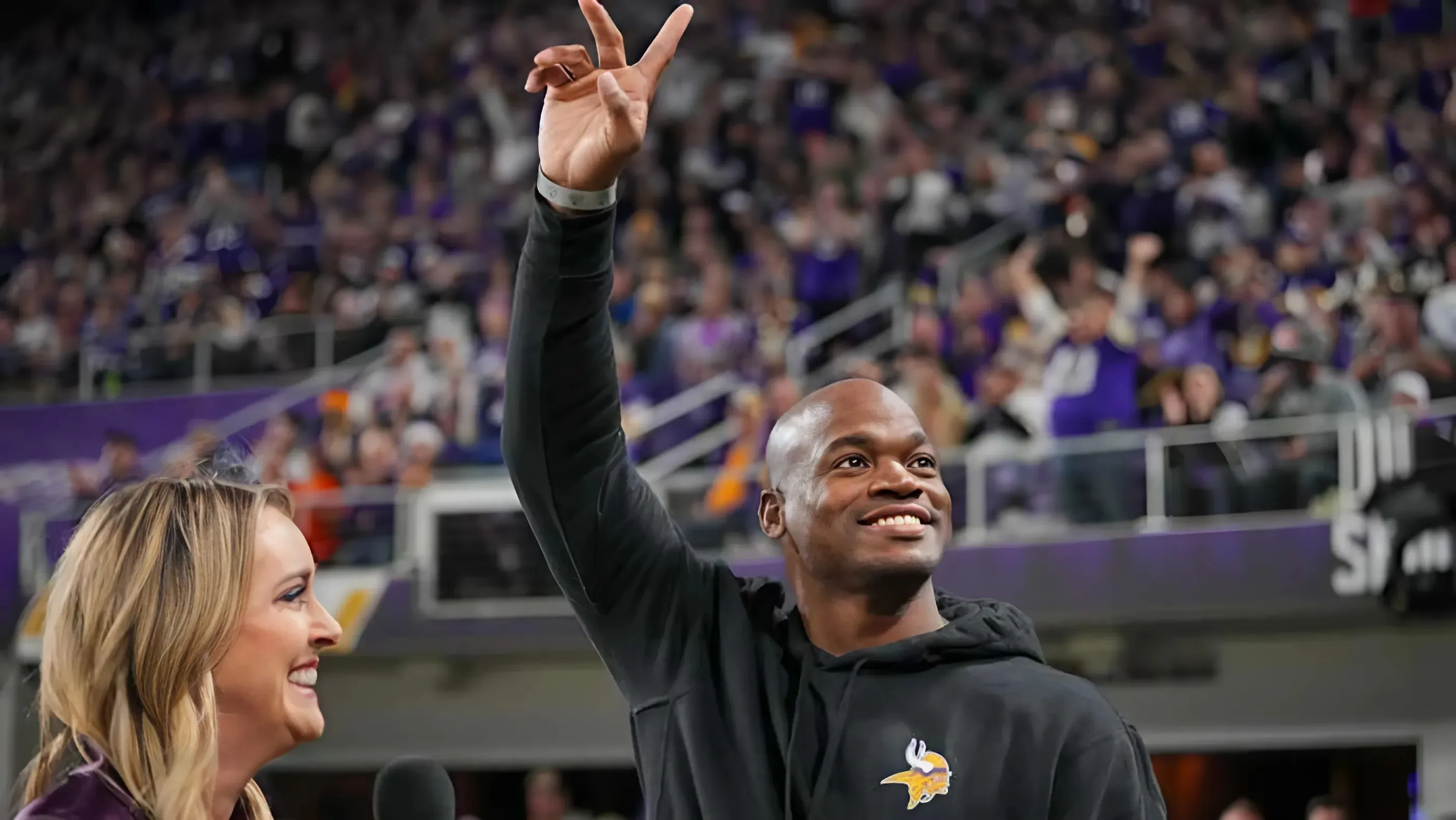 Vikings legend Adrian Peterson facing warrants for arrest in Texas