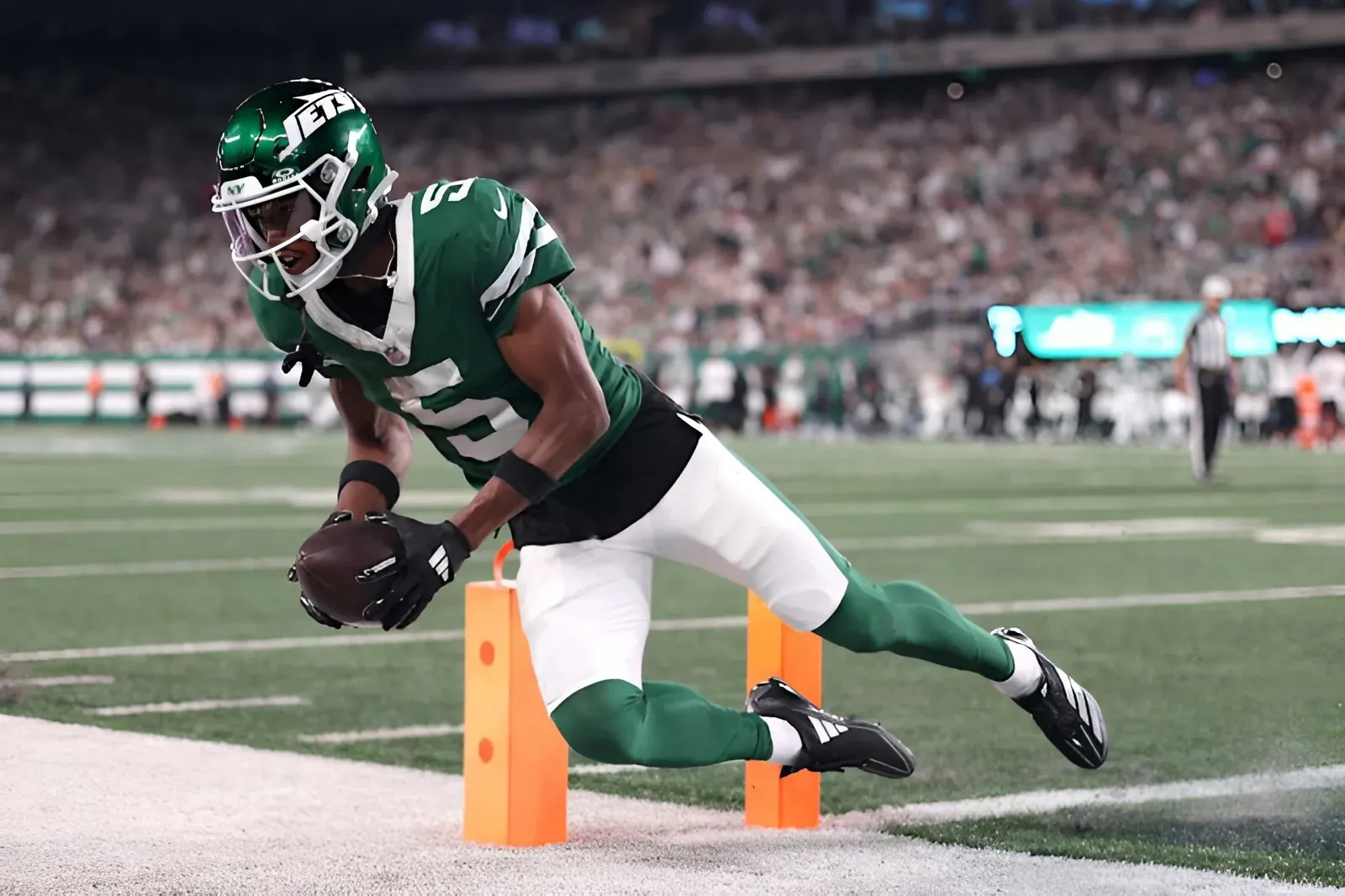 New York Jets Have Chance to Damage Los Angeles Rams' Playoff Hopes