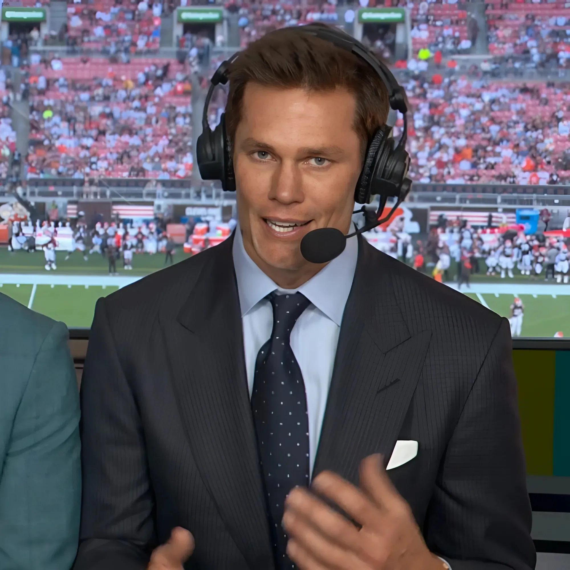 Tom Brady subtly calls out 49ers linebacker during Ravens-Steelers broadcast