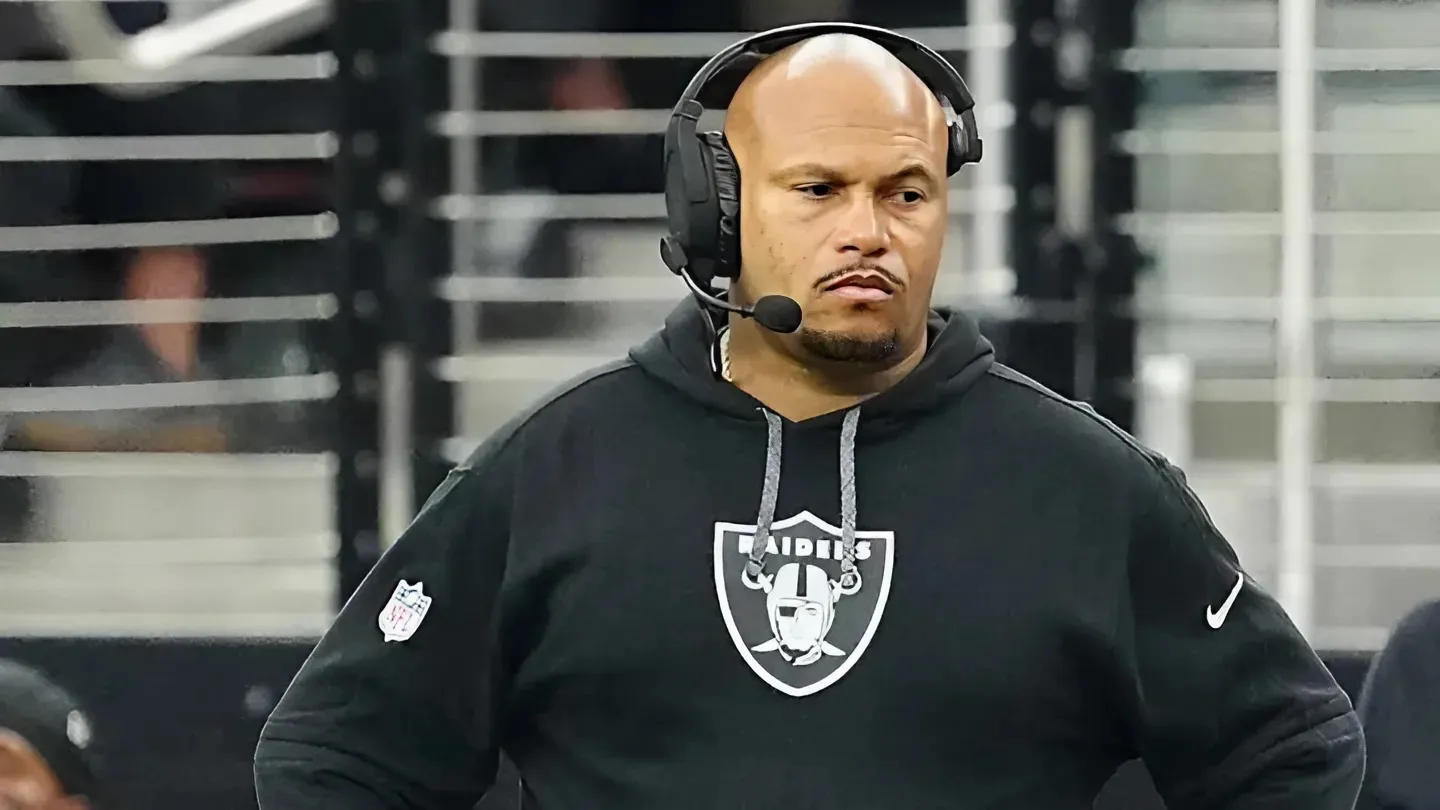 Antonio Pierce Has Four Word Response to Raiders Fans Who Were Rooting for Tank