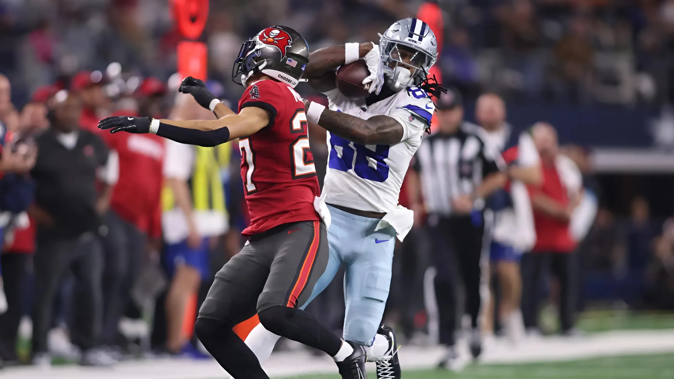 Cowboys CeeDee Lamb Shocks Bucs With Catch in Video Going Viral