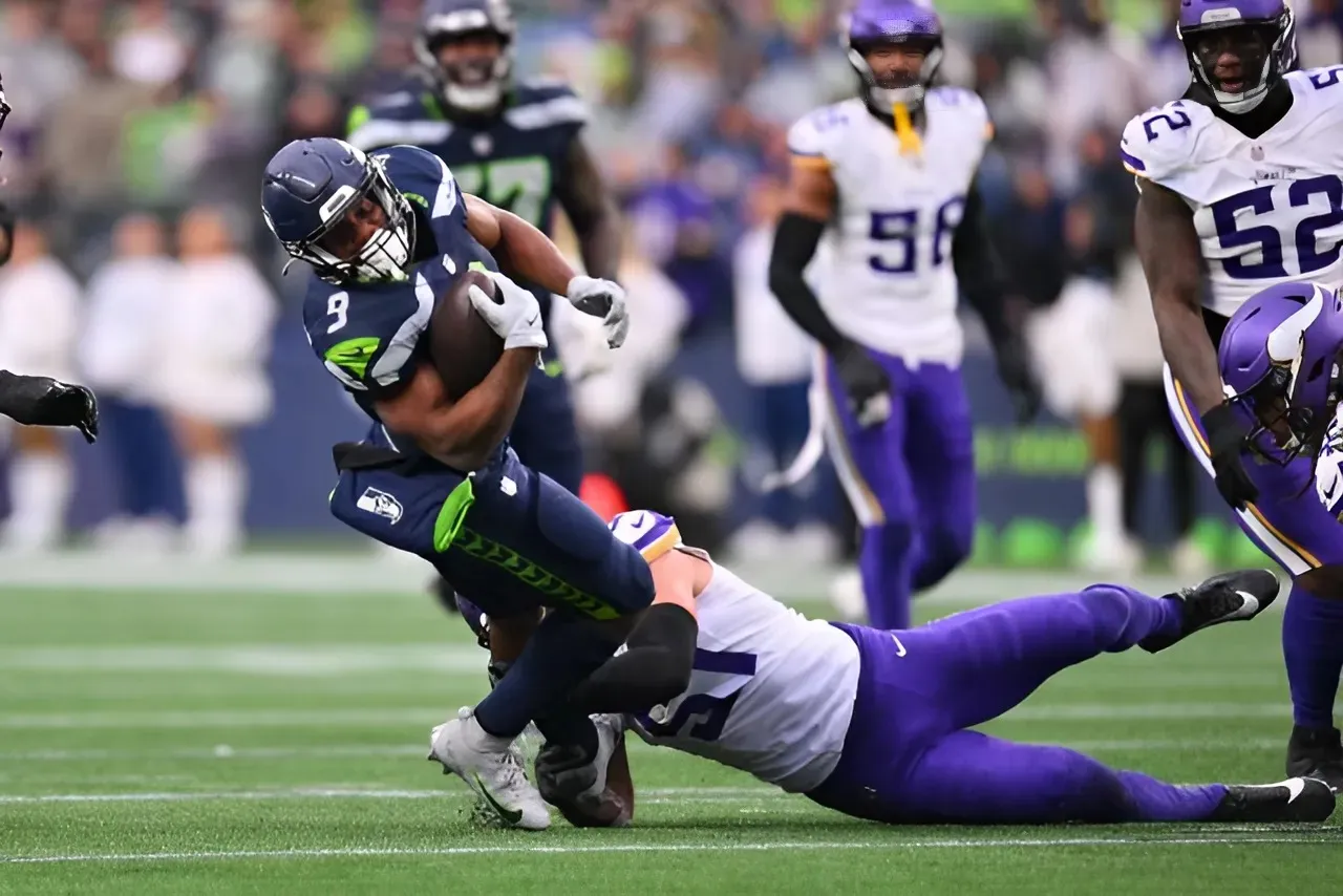 Seahawks’ devastating loss to Vikings gets worse with Kenneth Walker injury